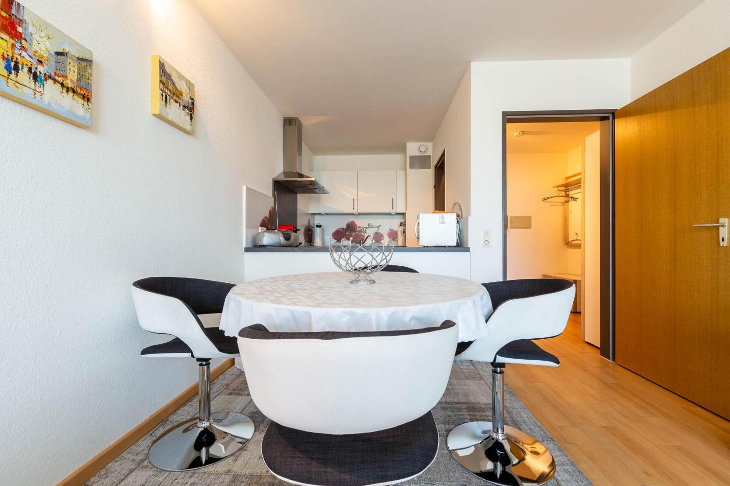 Apartment with Balcony photo 3