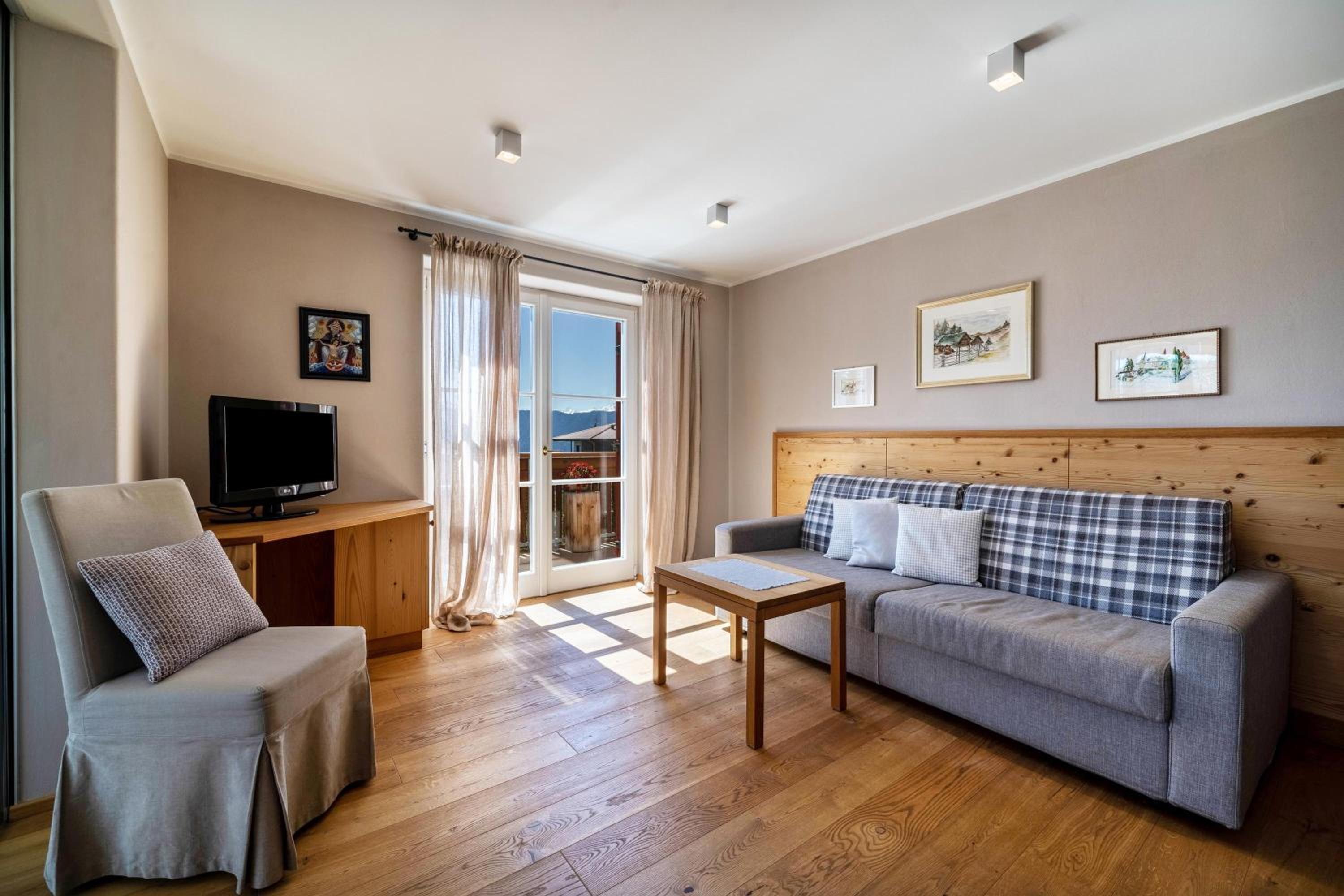 Two-Bedroom Deluxe Apartment with Garden View photo 1
