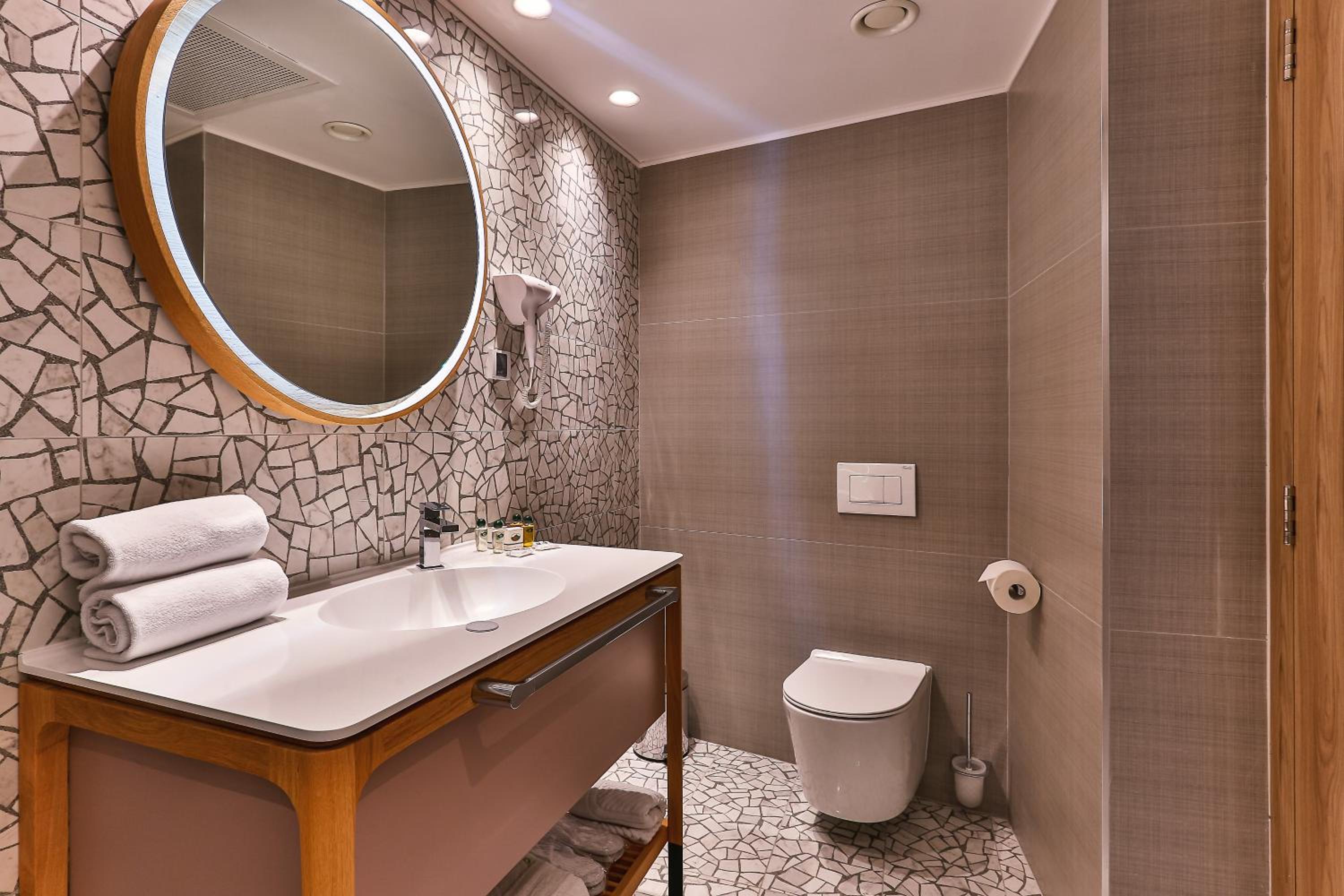 Twin Room with Private Bathroom