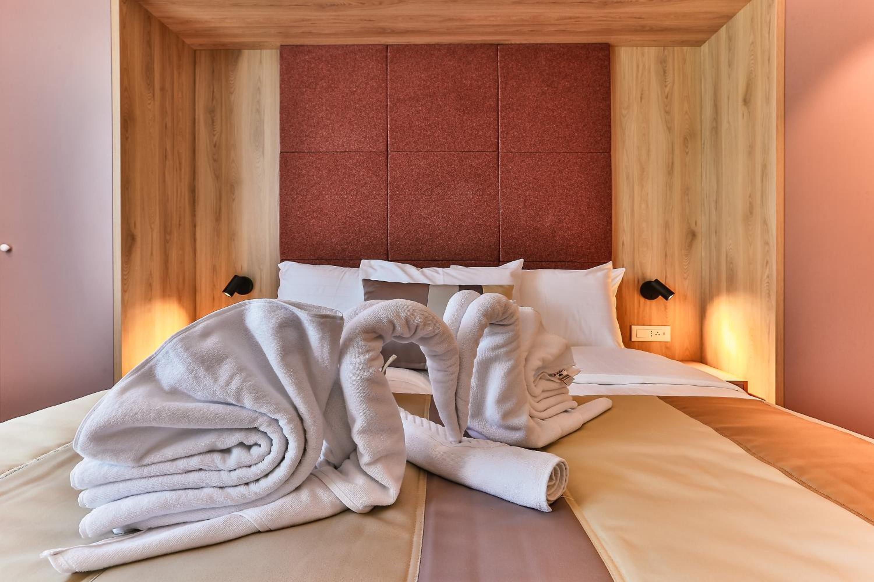 Twin Room with Private Bathroom - Photo 2
