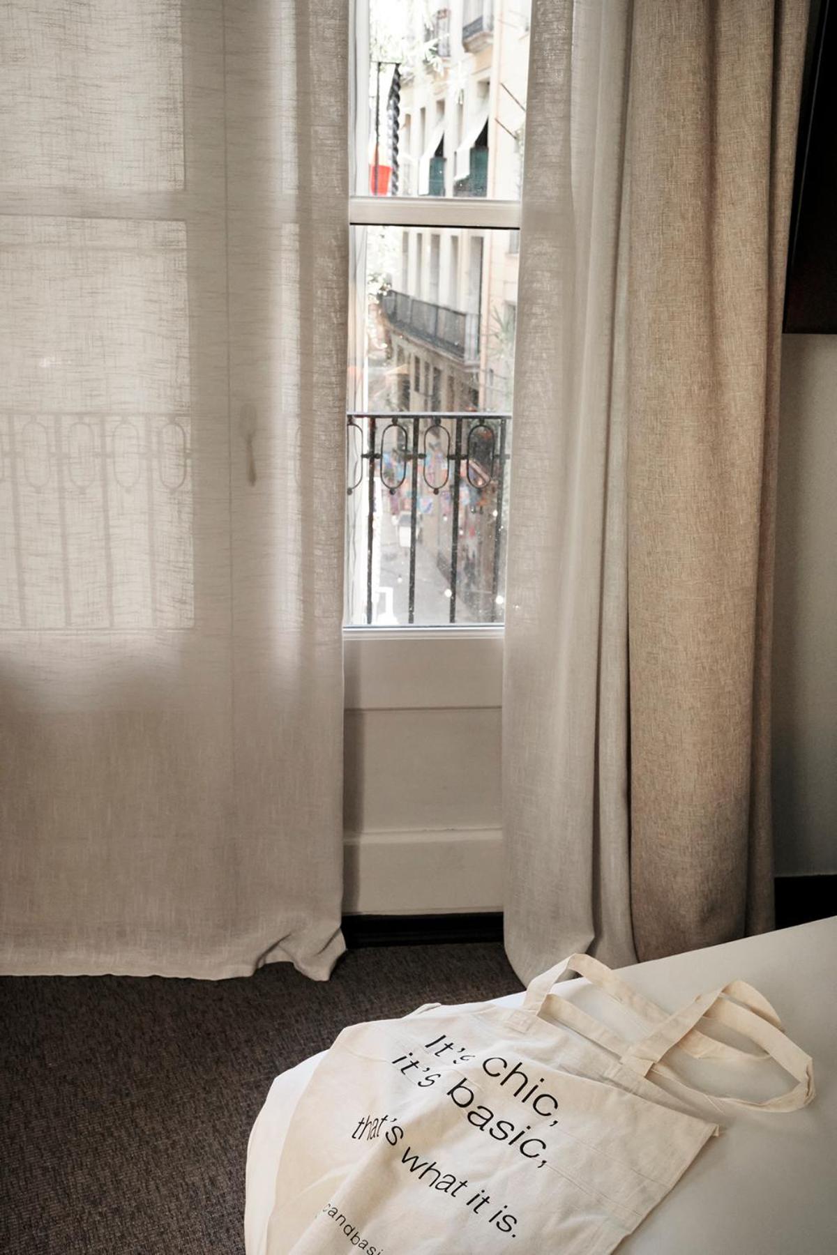 Deluxe Double Room with Balcony photo 3