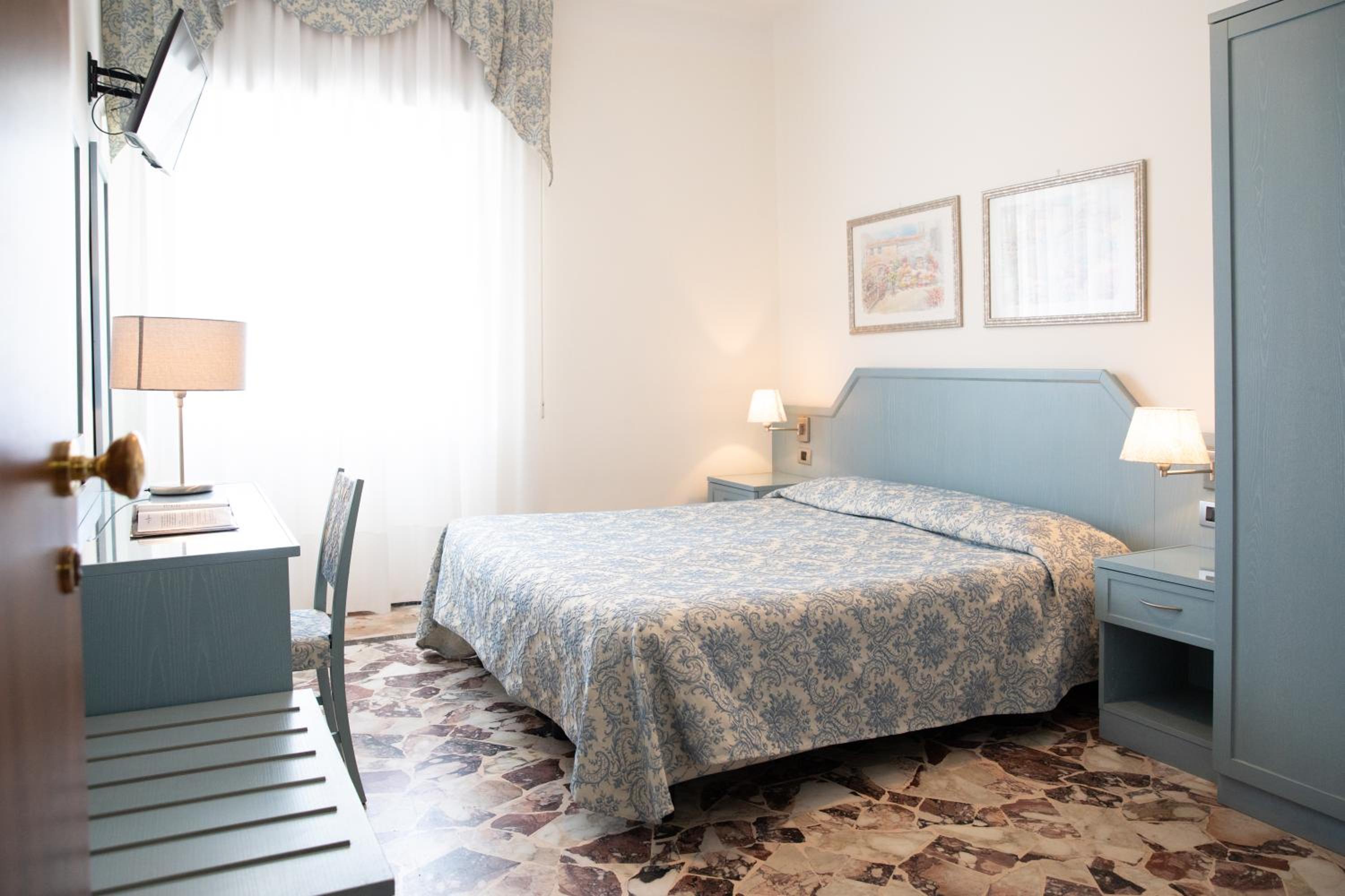 Economy Double Room - Photo 4