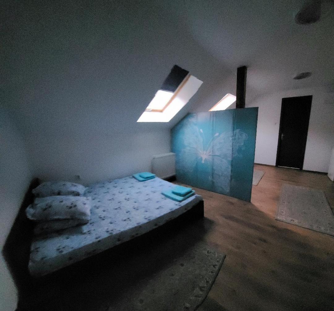 One-Bedroom Apartment - Photo 1