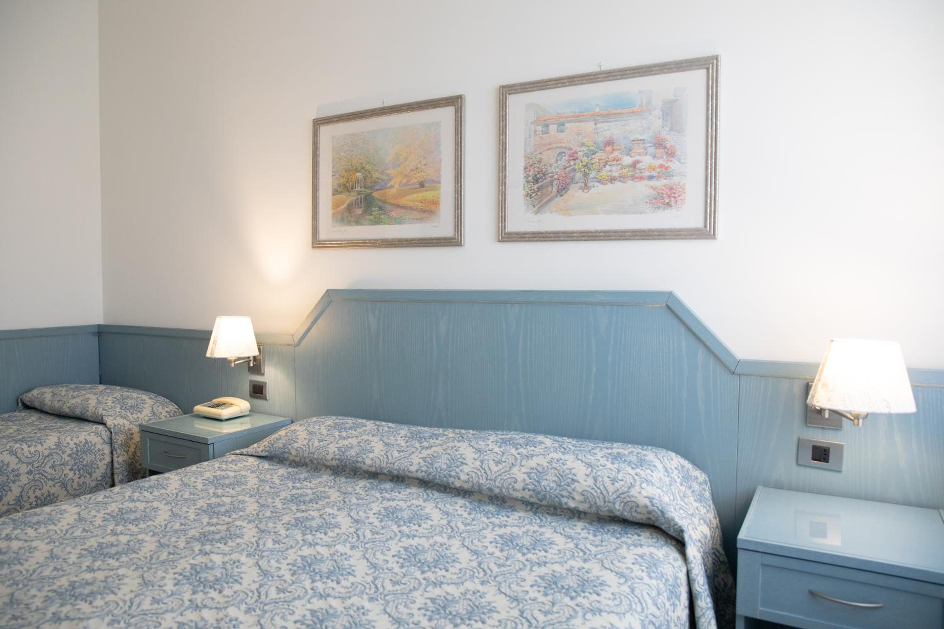 Economy Triple Room - Photo 3