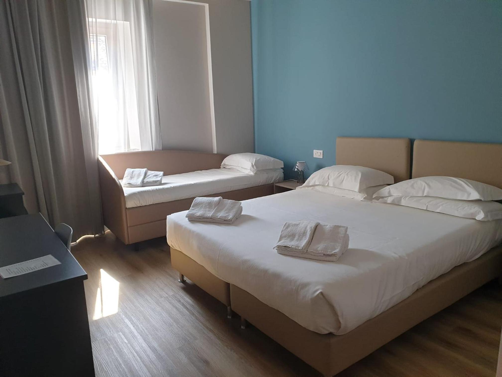 Classic Triple Room - Photo 7