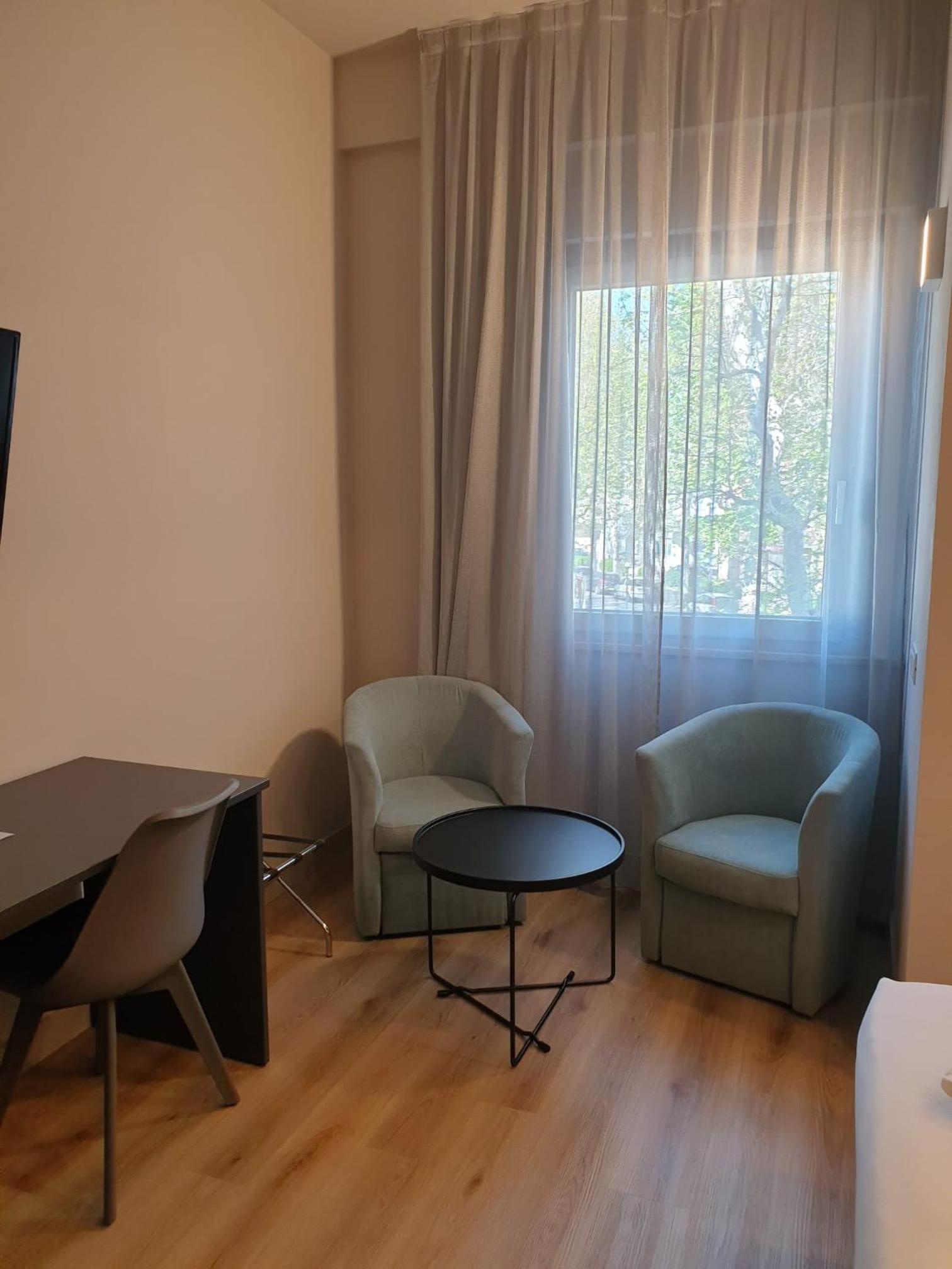 Deluxe Double or Twin Room - Photo 8