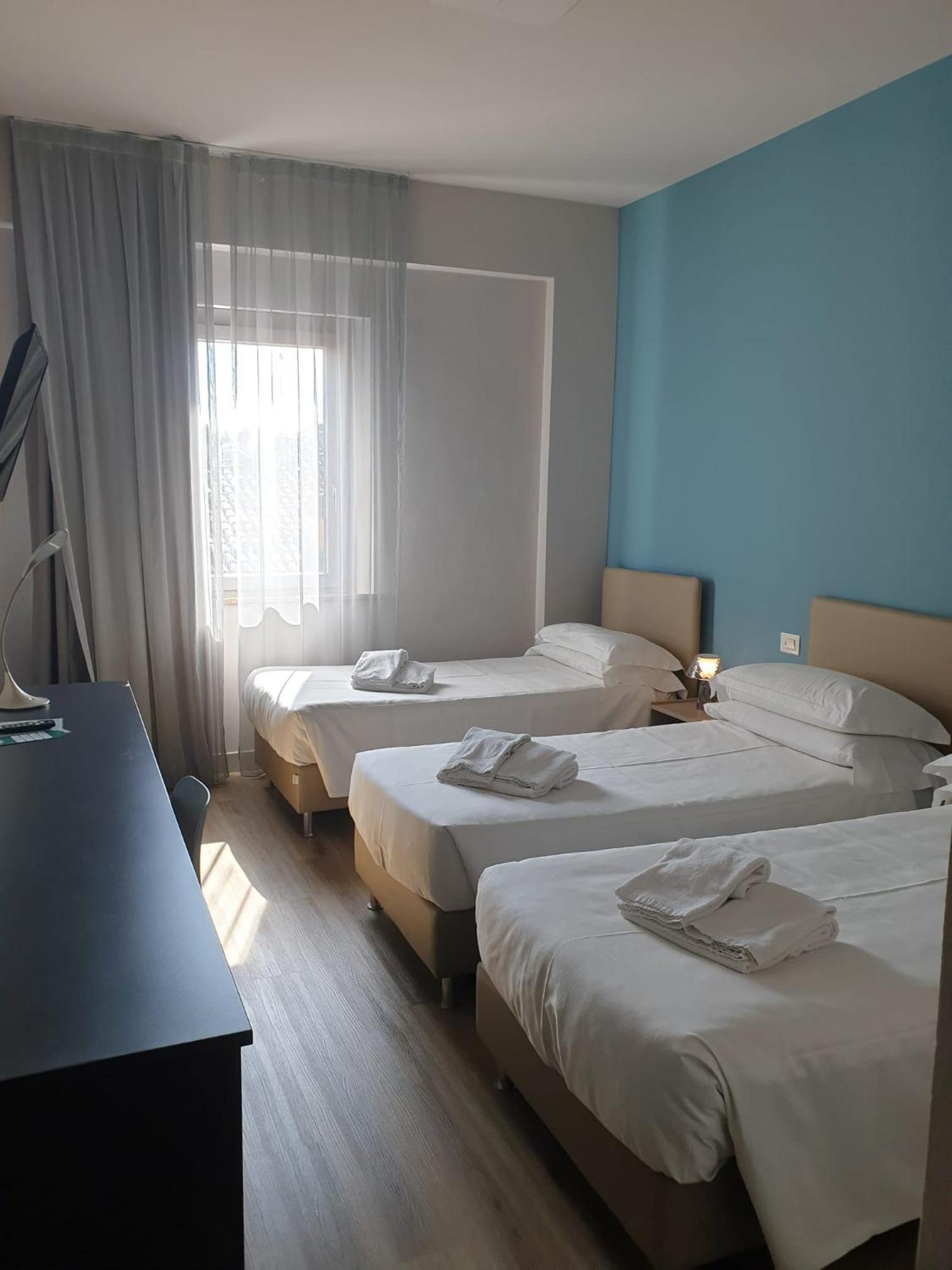 Classic Triple Room - Photo 8
