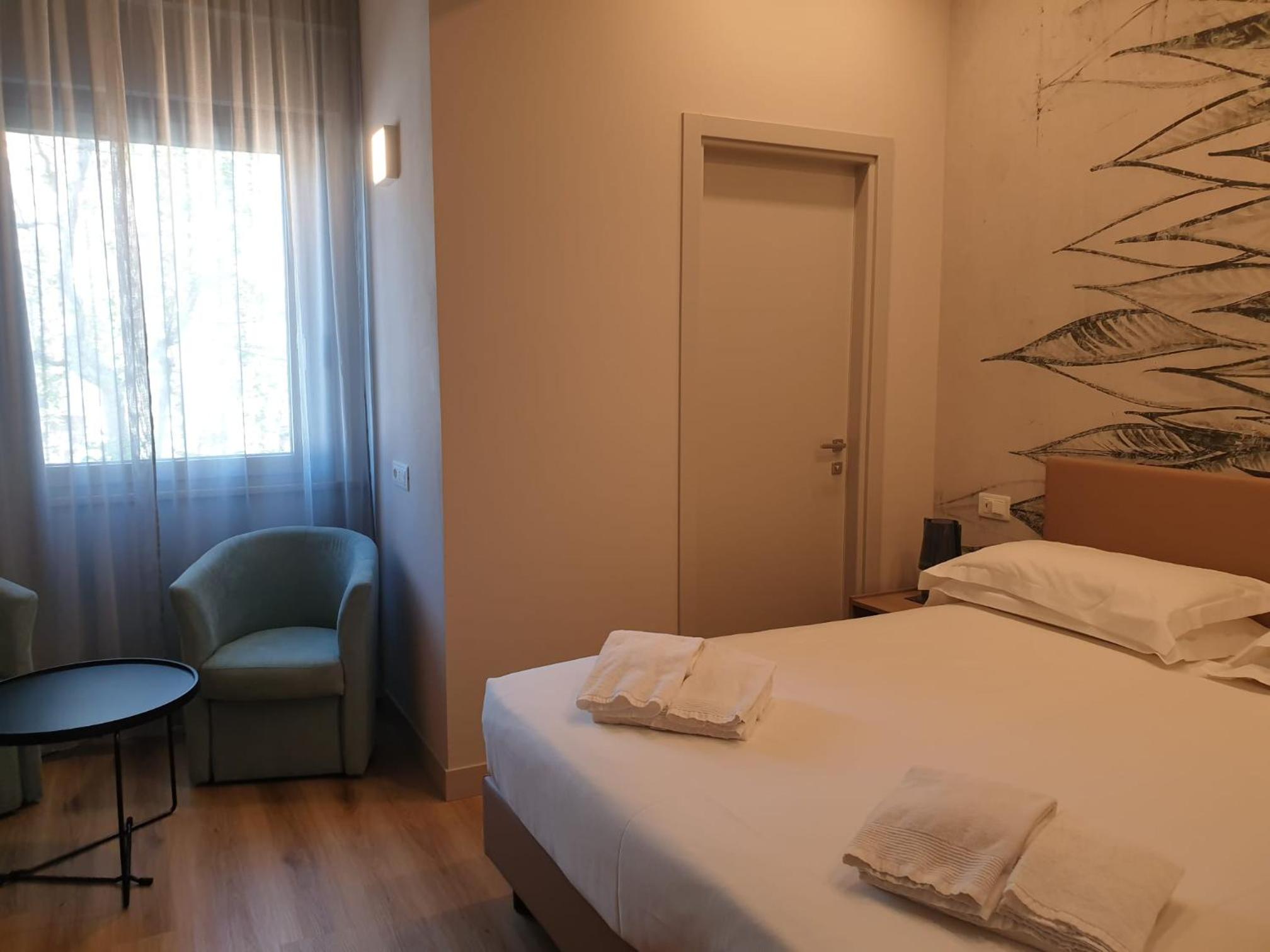 Deluxe Double or Twin Room - Photo 9