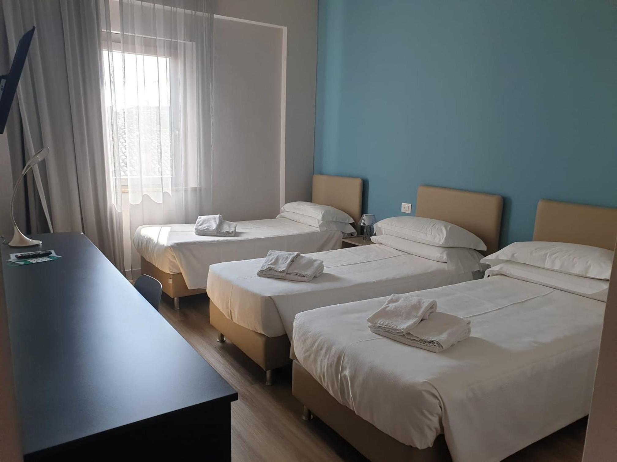 Classic Triple Room - Photo 6