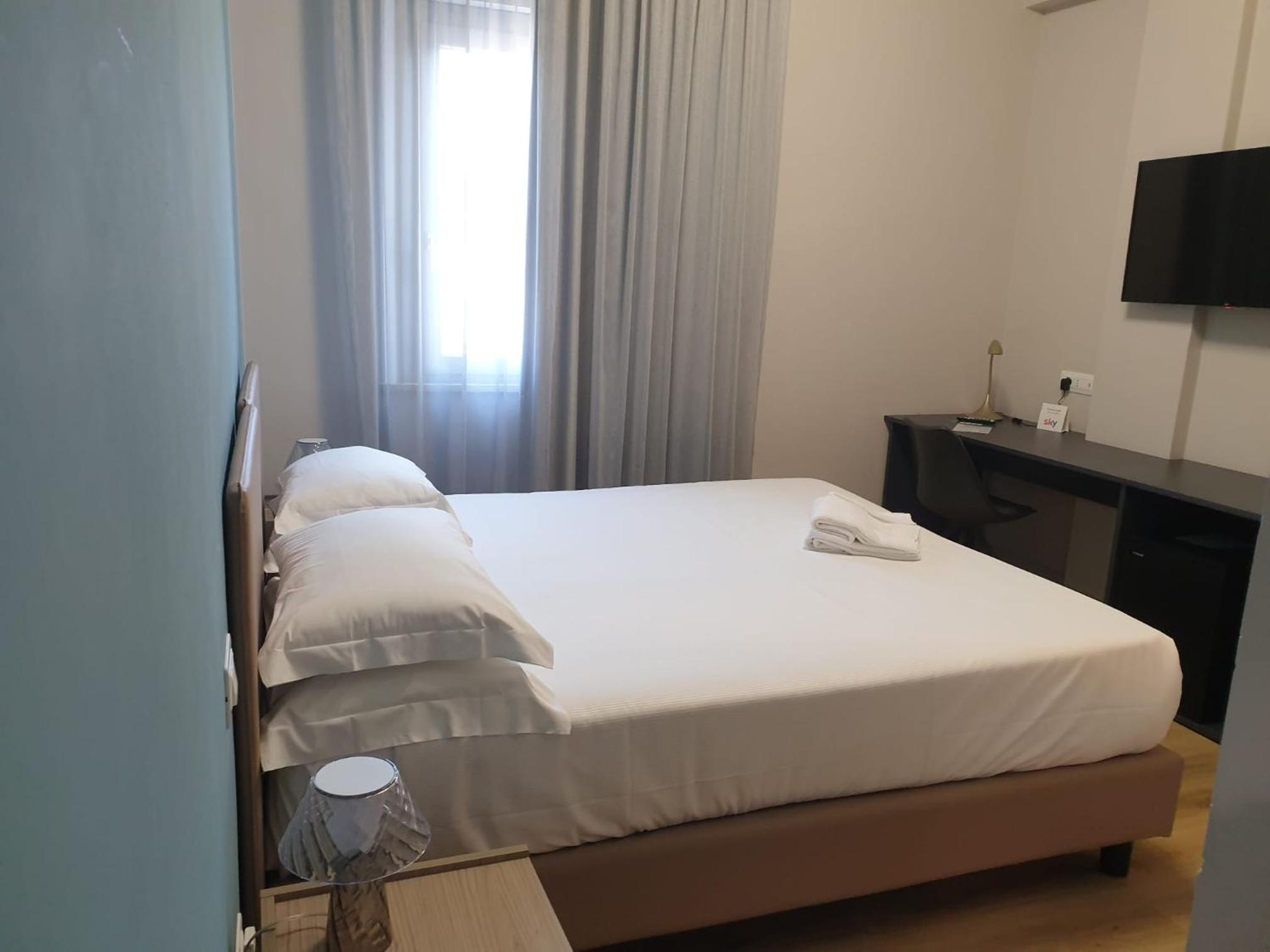 Economy Double Room - Photo 8