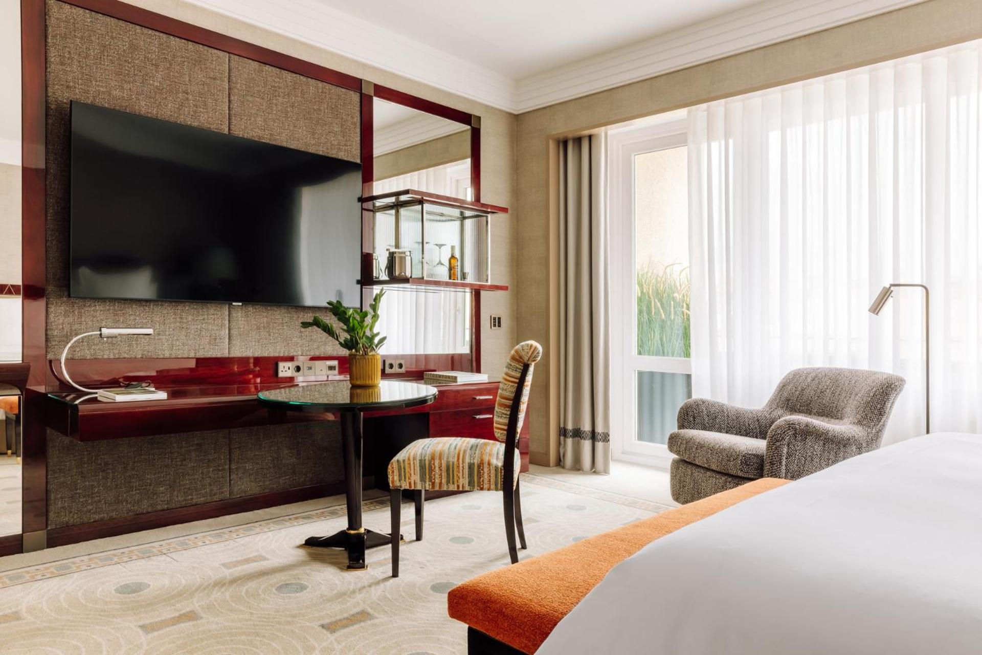 Deluxe City View Room King - Photo 1