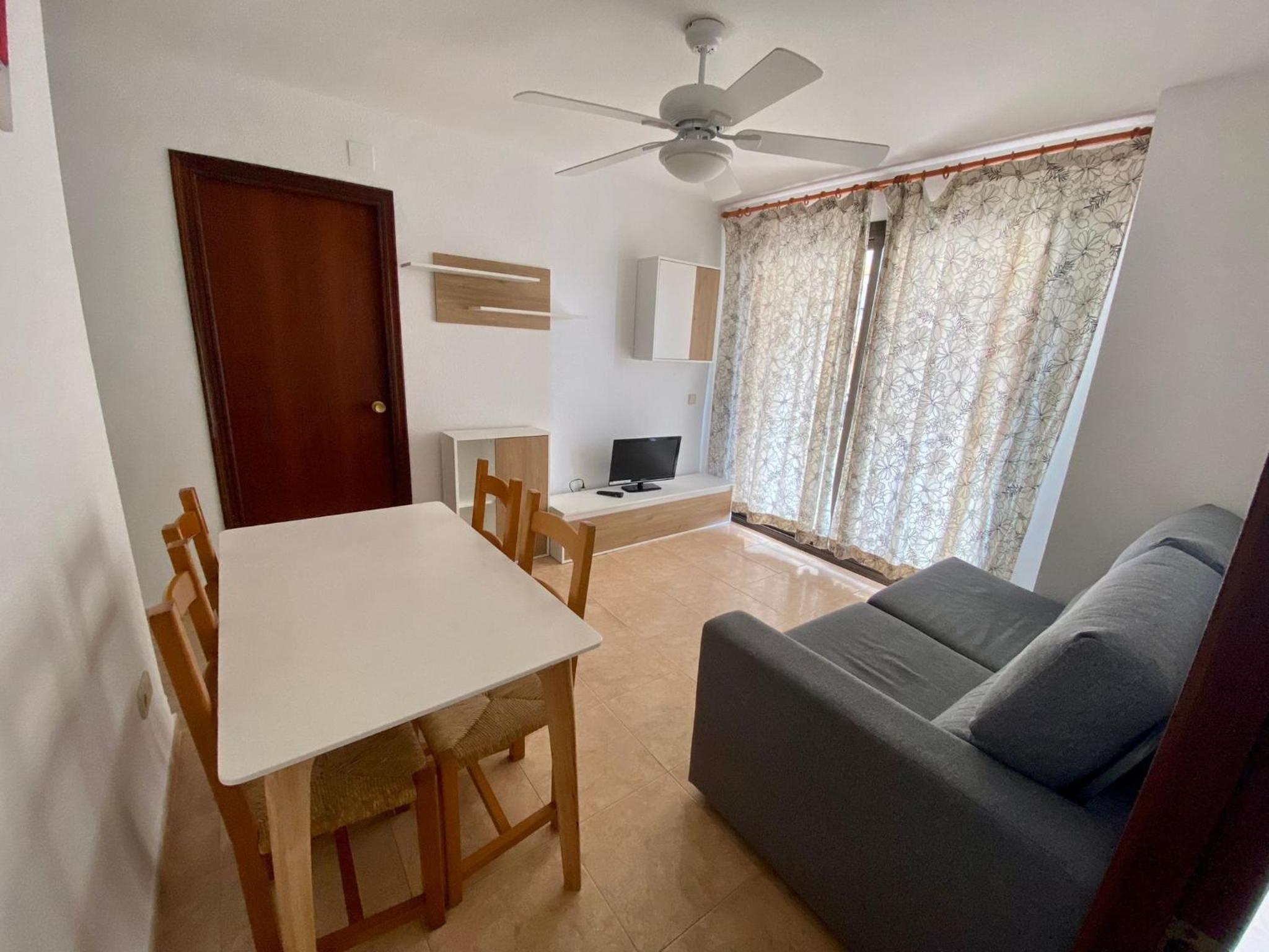 Apartamento de Dos Habitaciones con Terraza