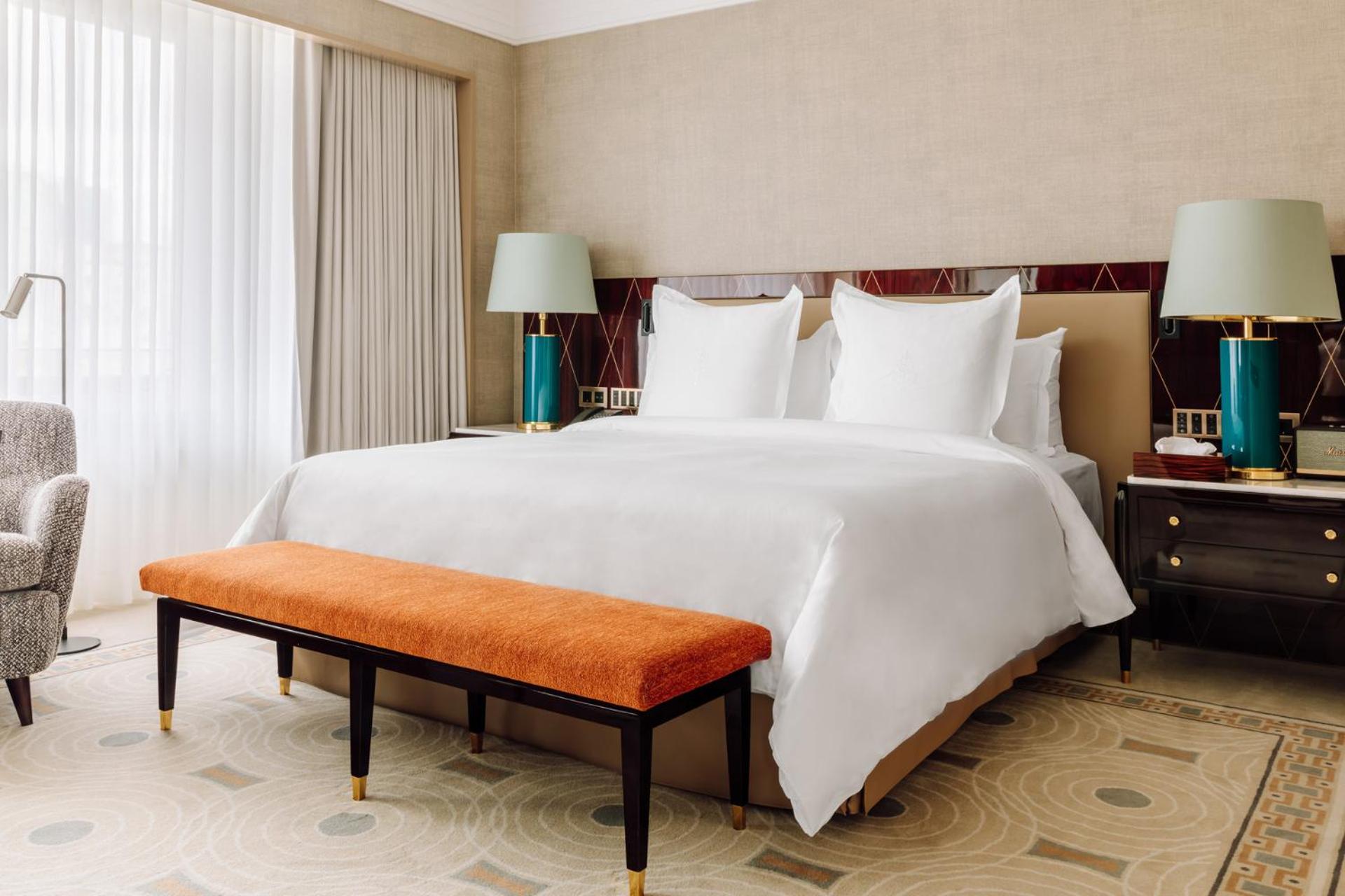 Superior Room king bed - Photo 1