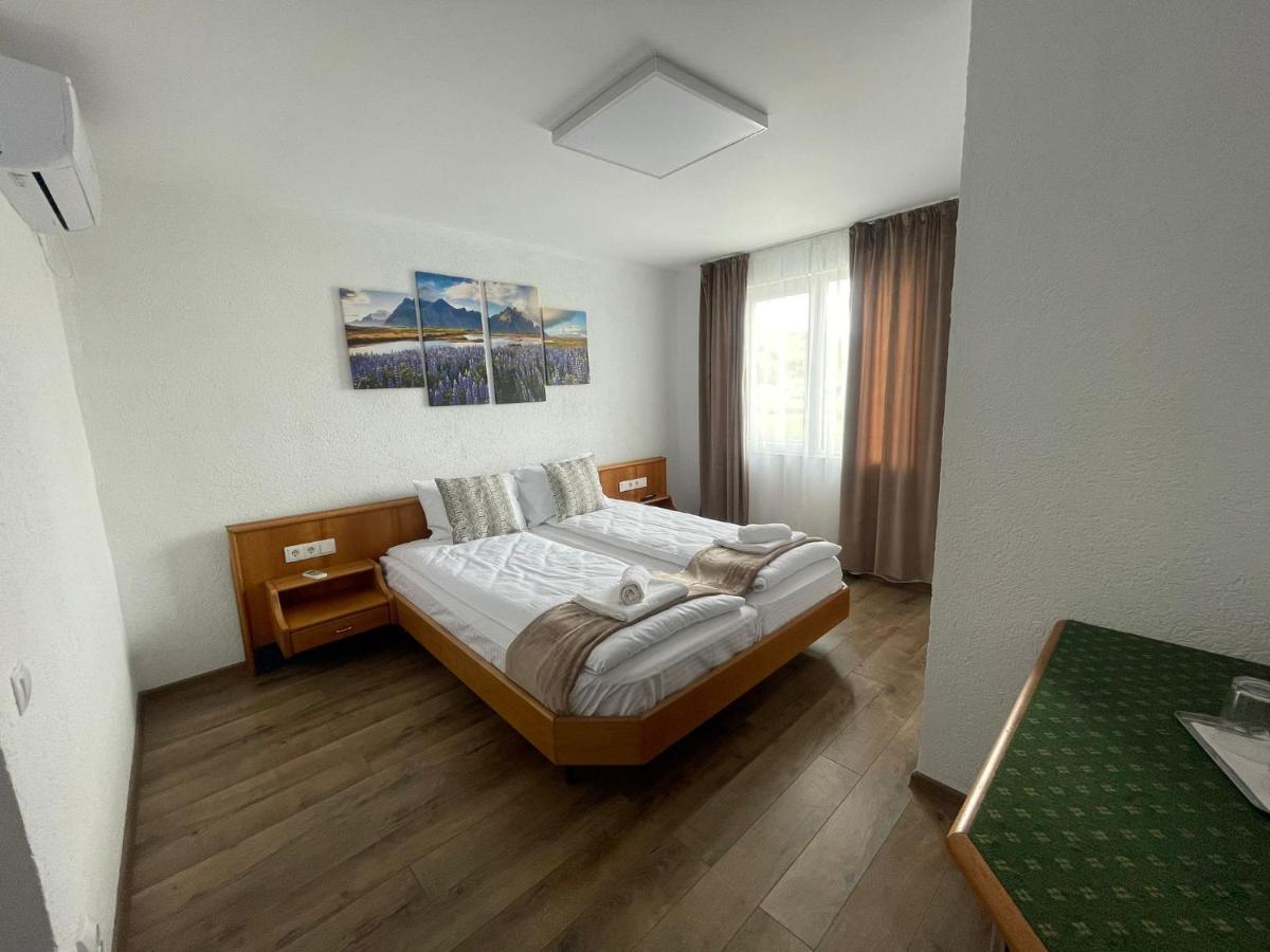 Double or Twin Room photo 3
