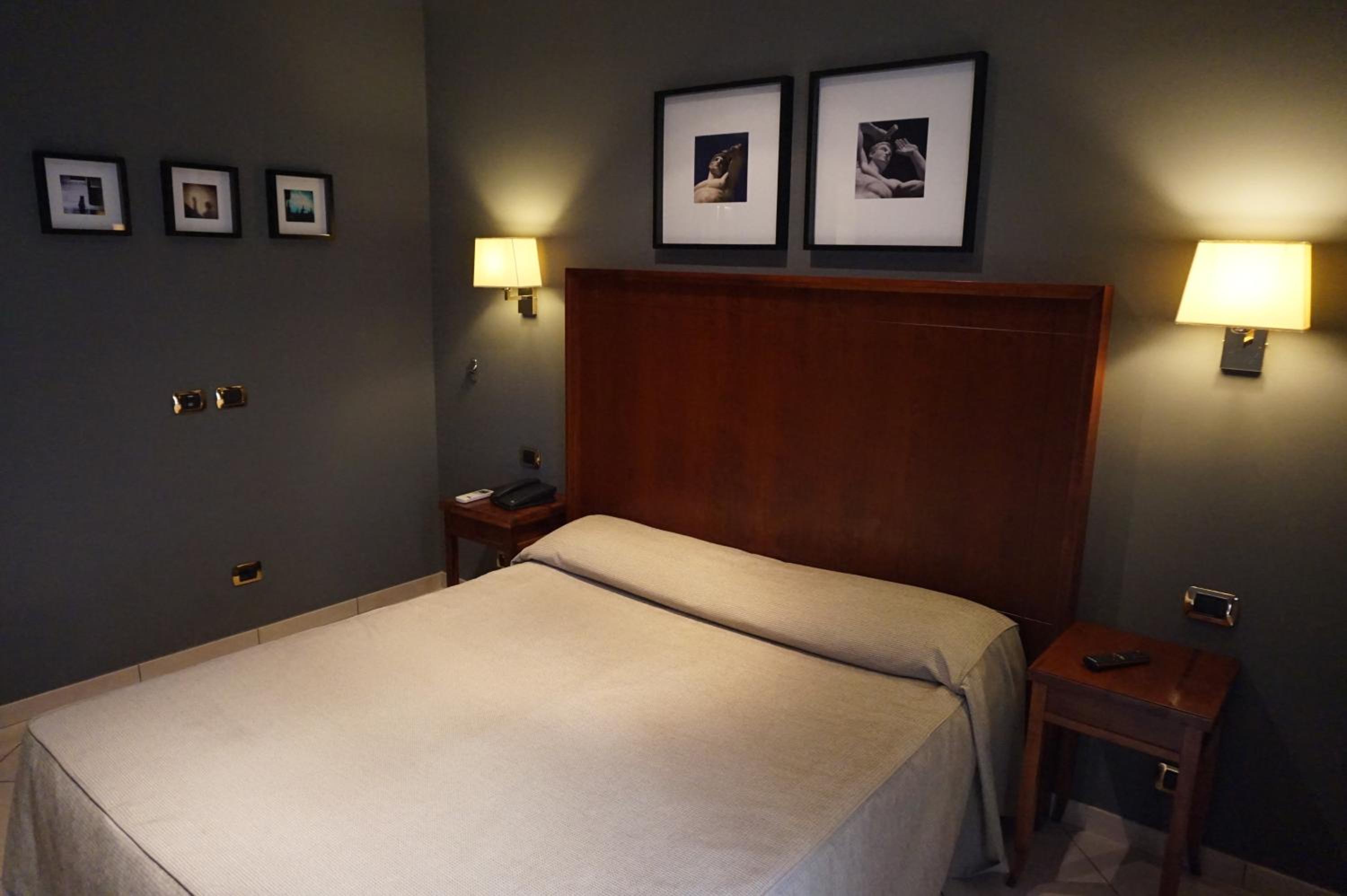 Double or Twin Room - Photo 12