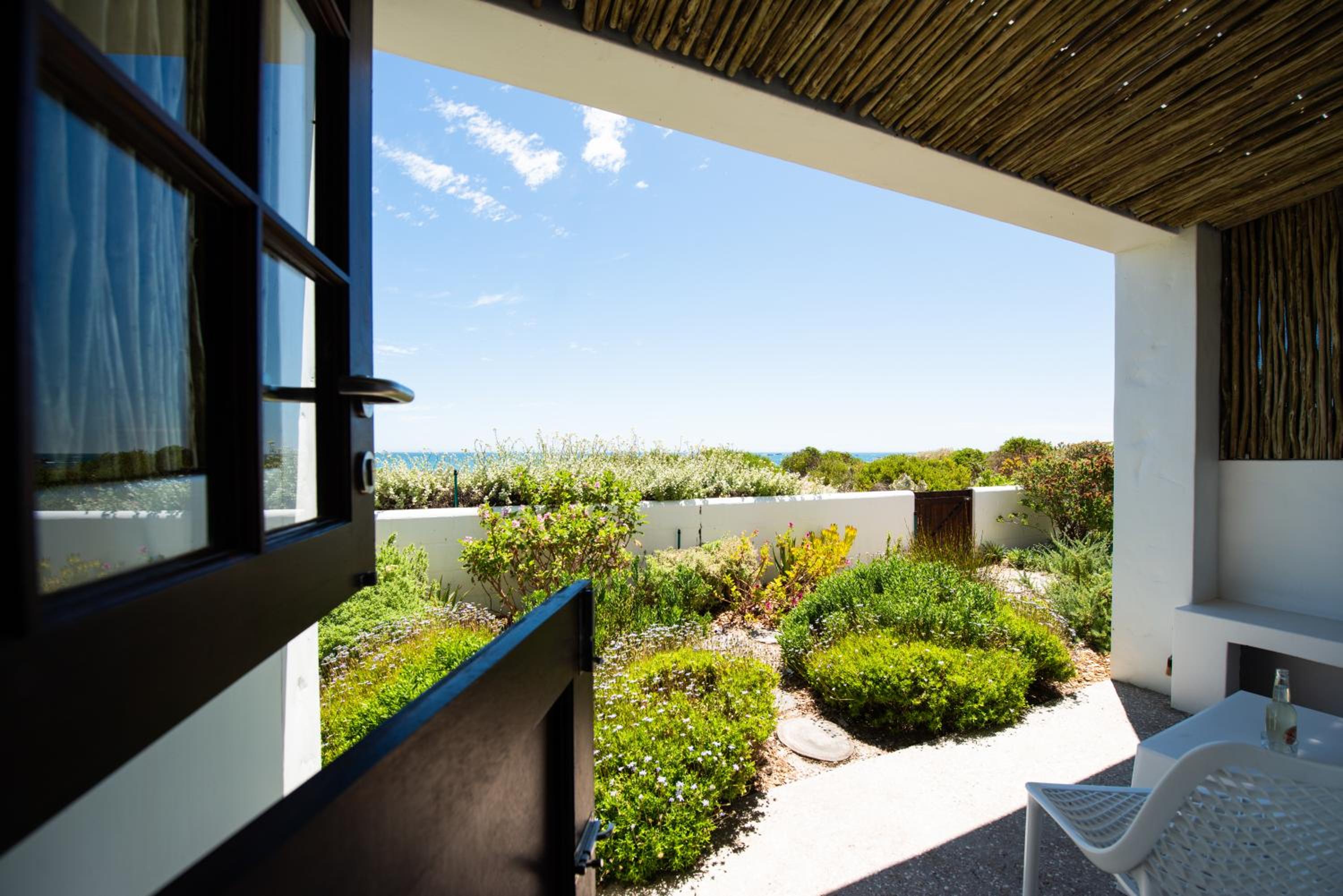 Twin Room with Sea View - Photo 3