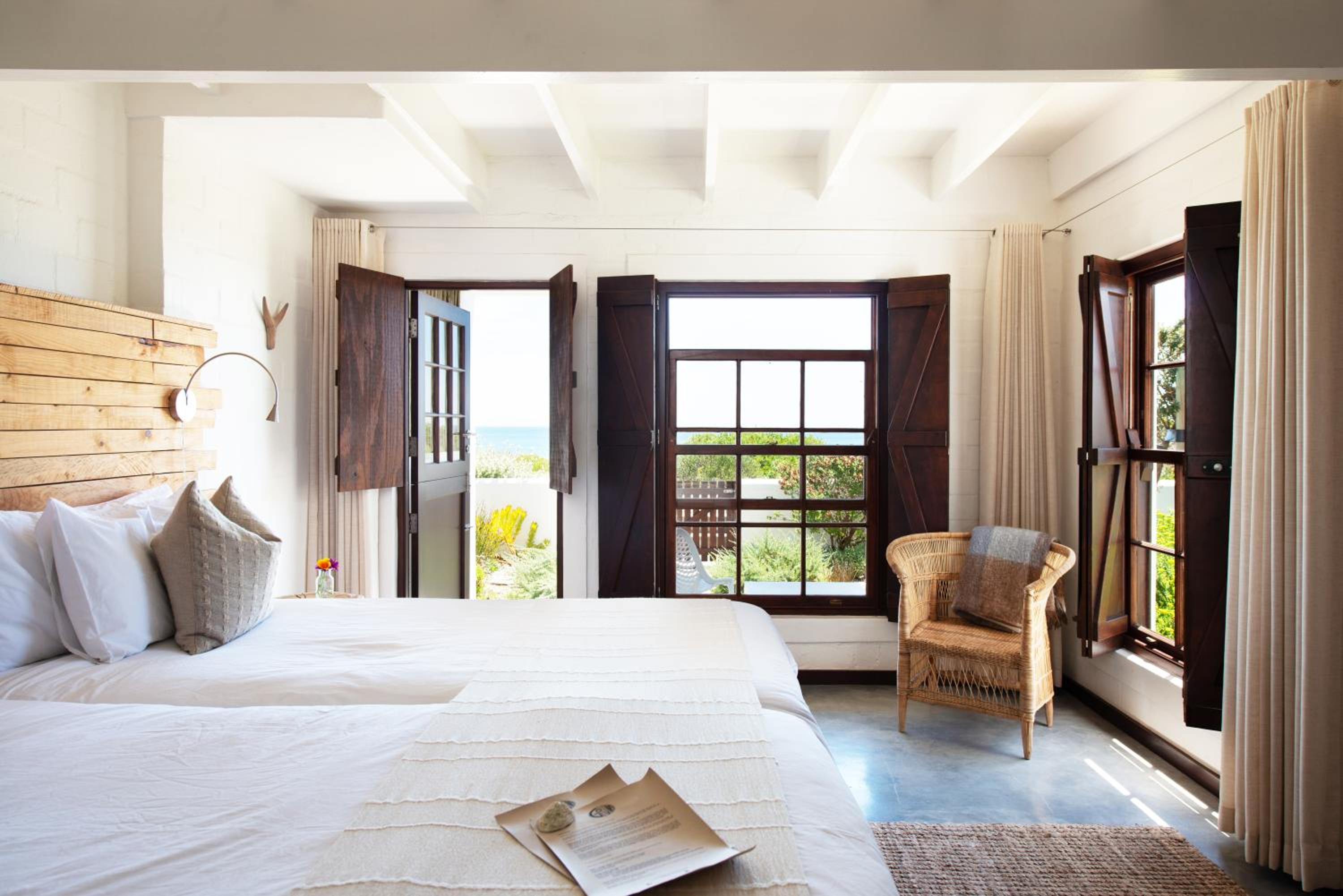Twin Room with Sea View - Photo 6