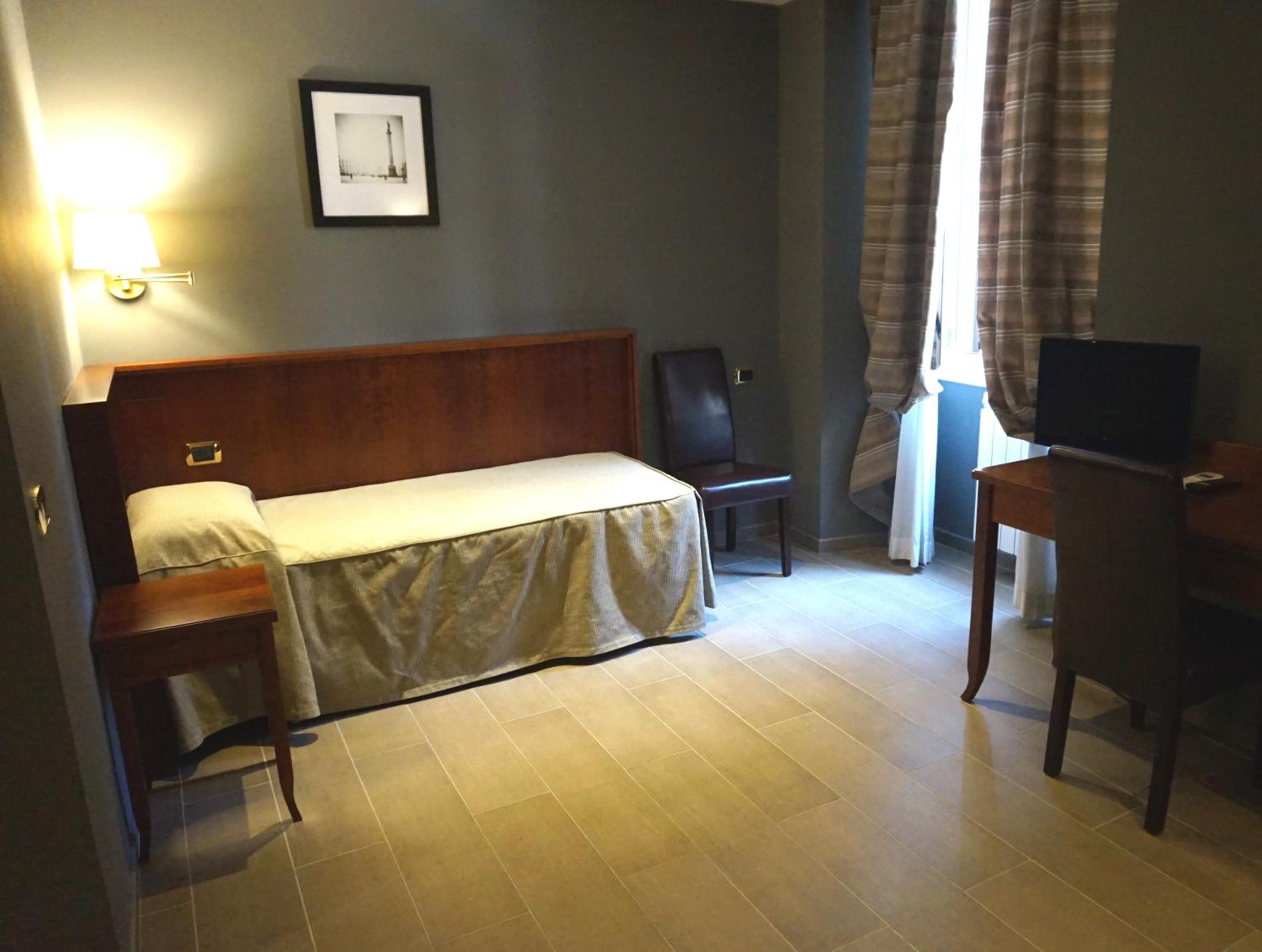 Double or Twin Room - Photo 7