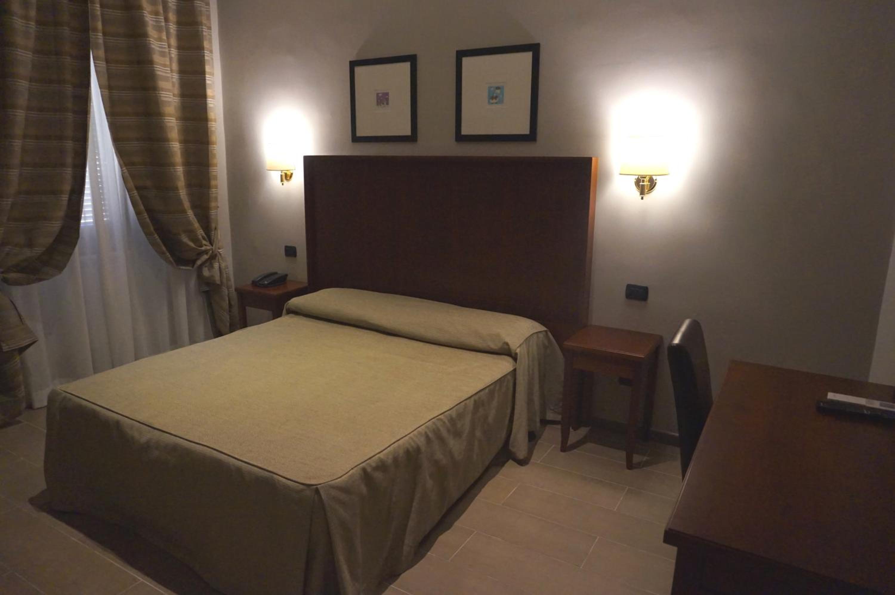 Double or Twin Room - Photo 3