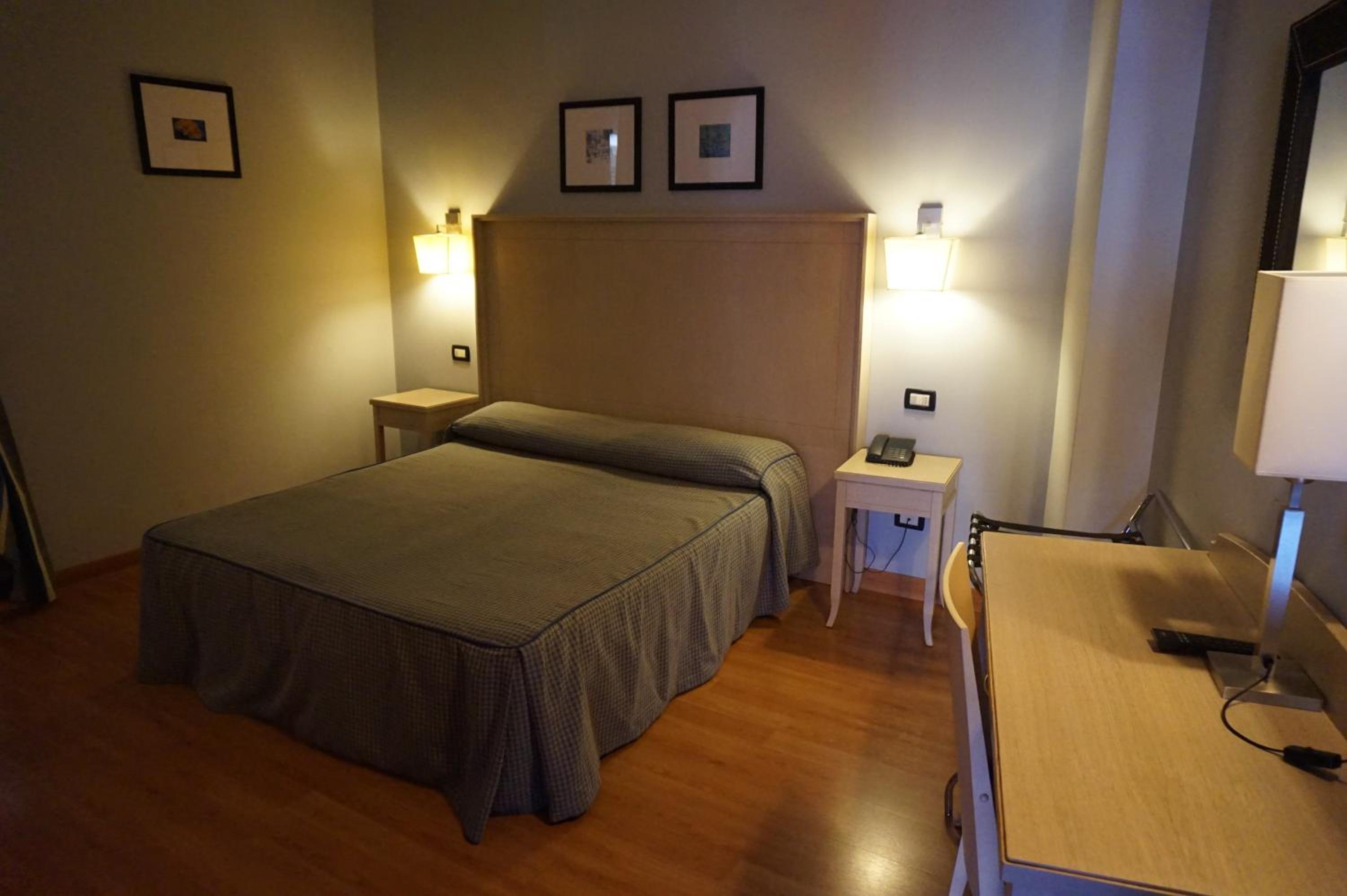 Double or Twin Room - Photo 14