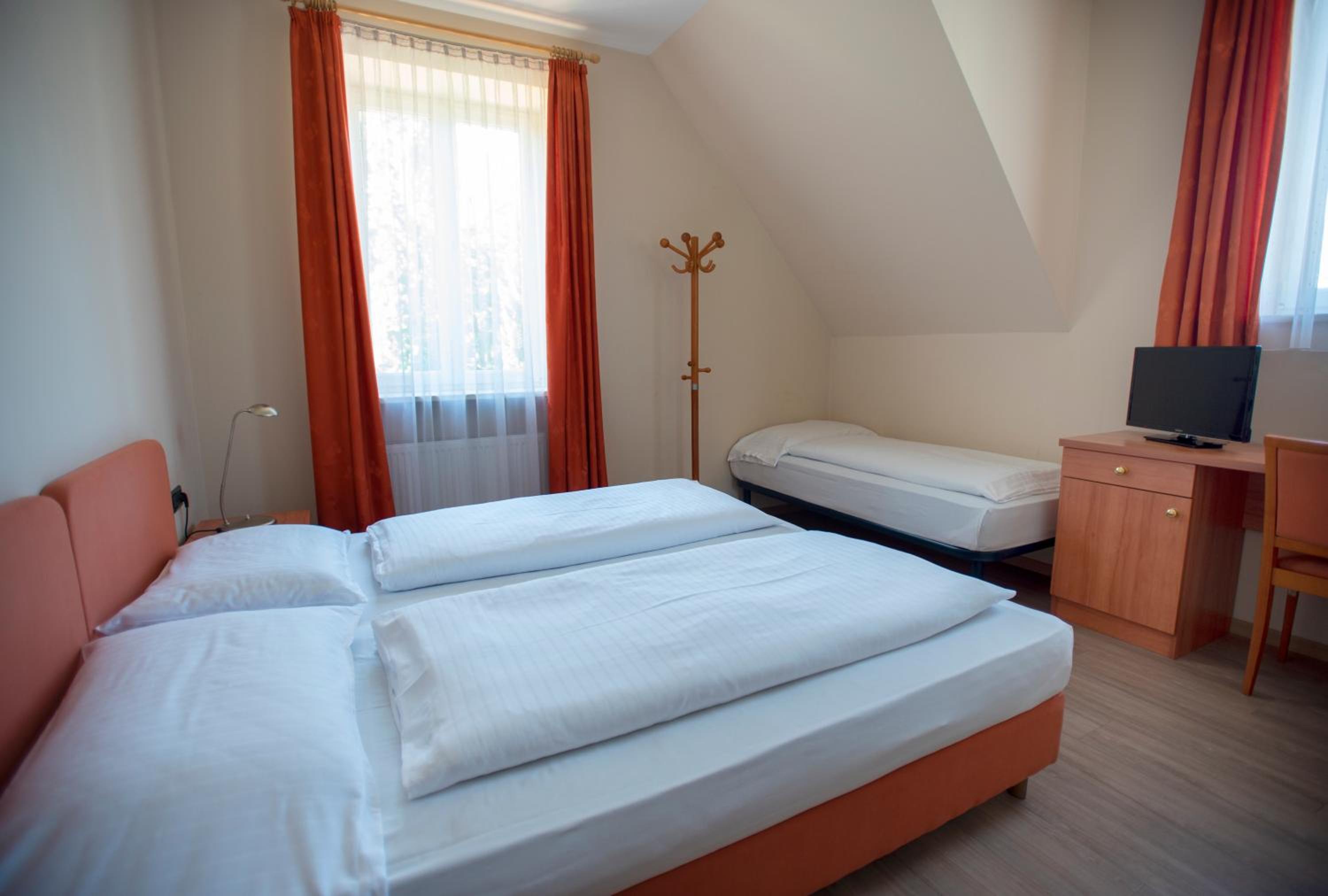 Triple Room - Photo 3
