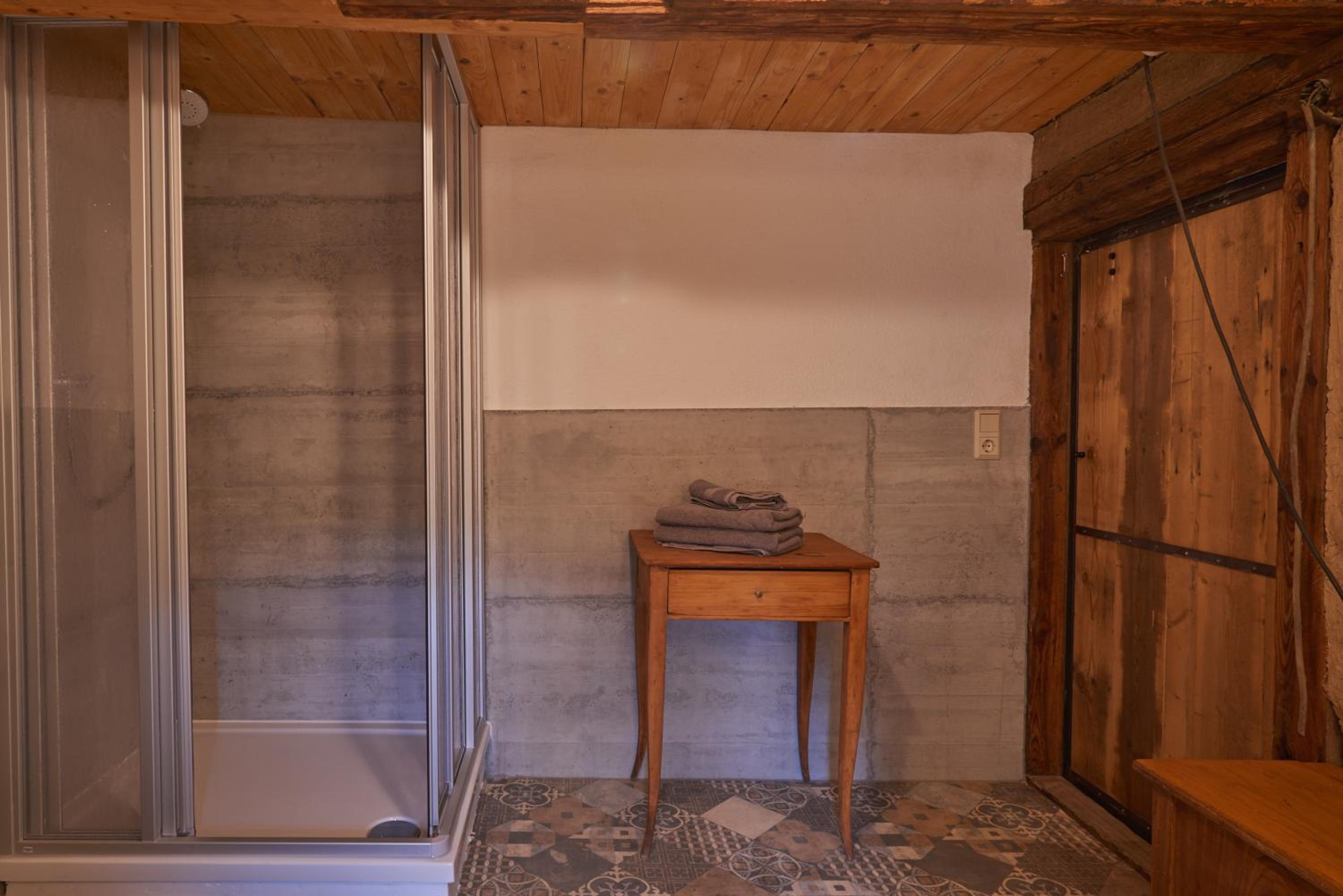 Double Room with Shared Bathroom photo 2
