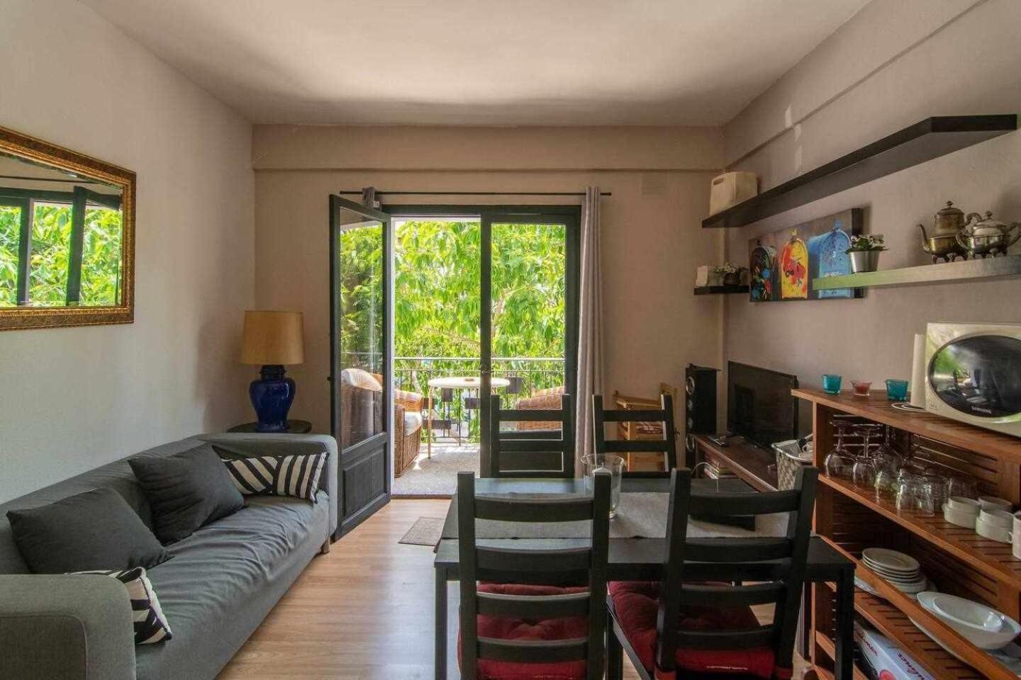 One-Bedroom Apartment photo 2
