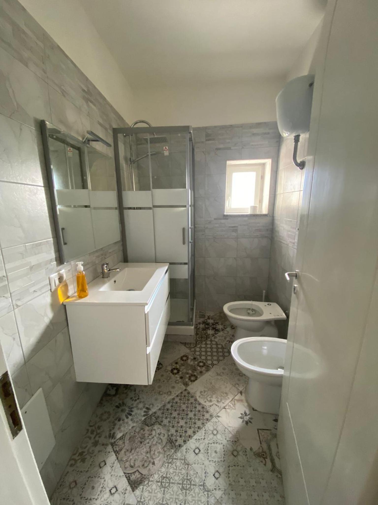 Standard Double Room - Photo 8