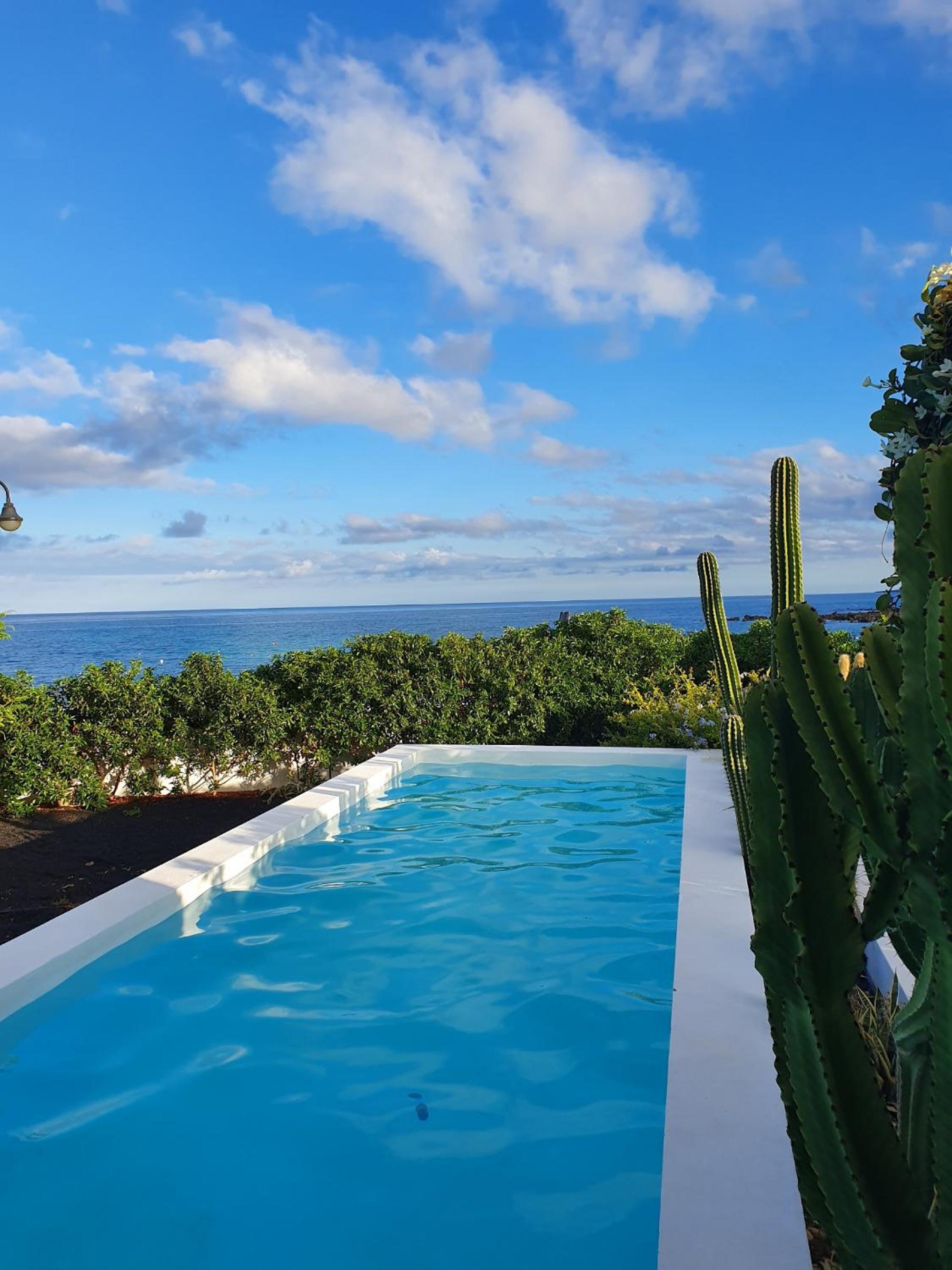 Villa - Beach Front photo 2