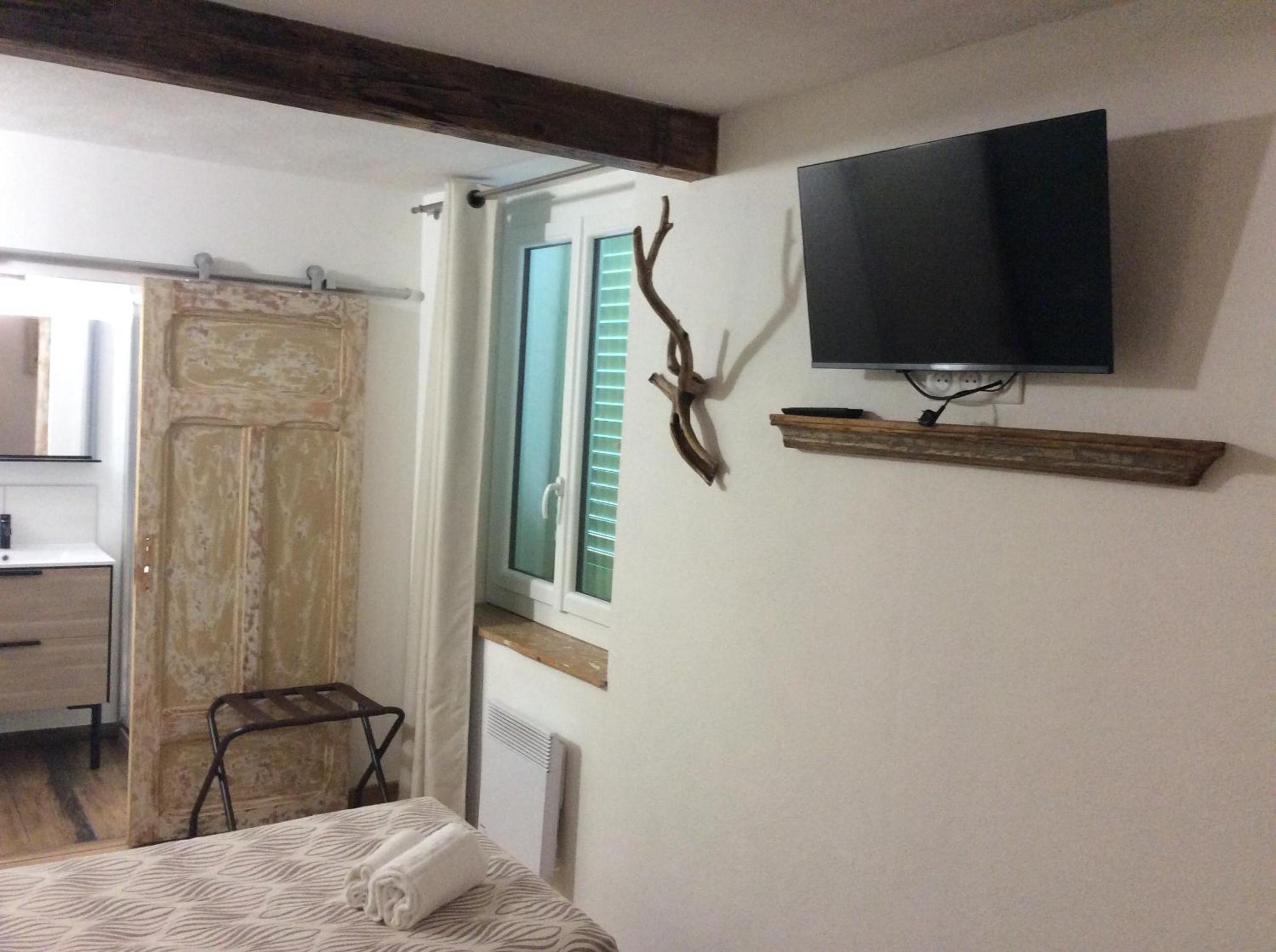 Twin Room with Private Bathroom photo 3