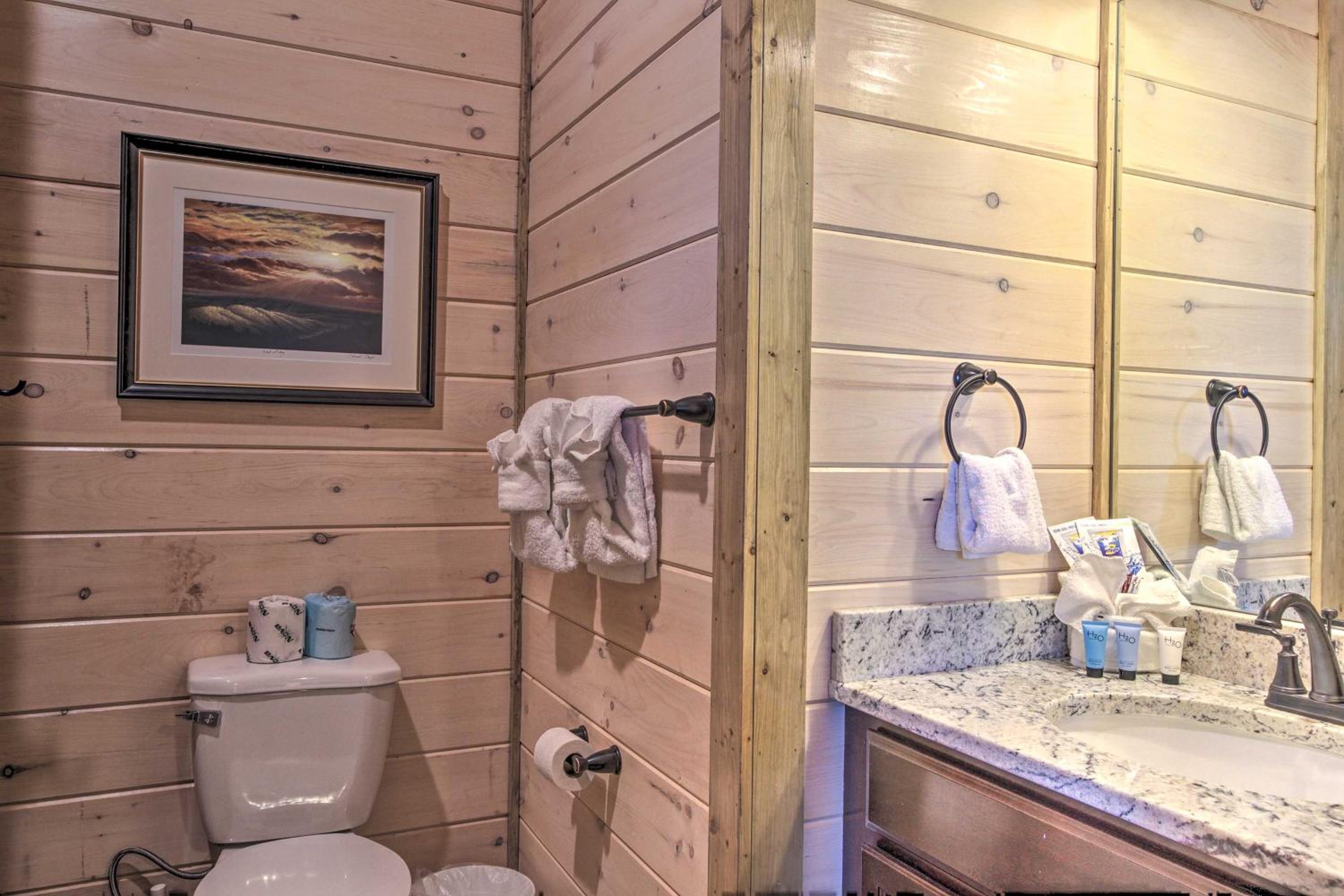 Seven-Bedroom House - Photo 14