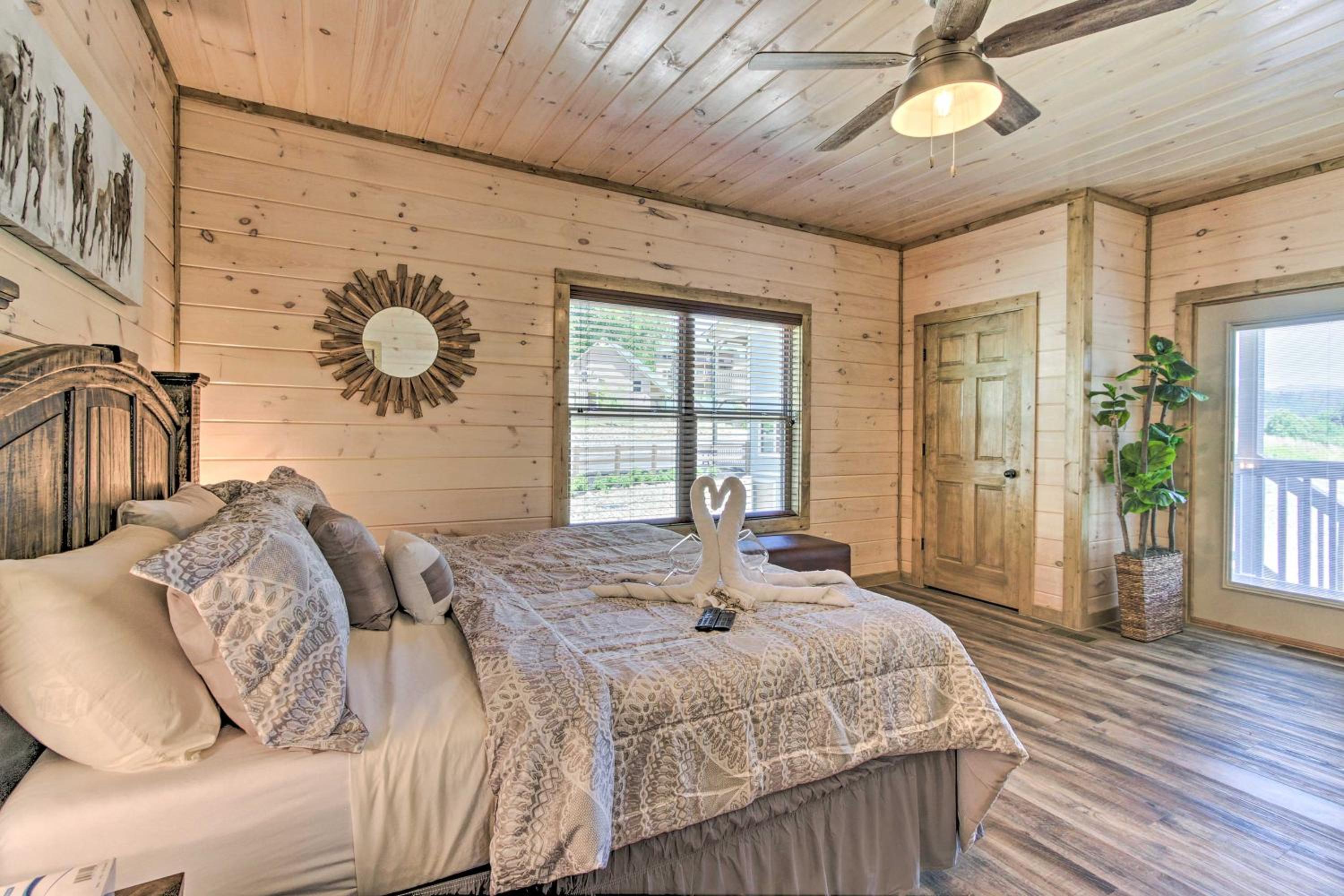 Seven-Bedroom House - Photo 16