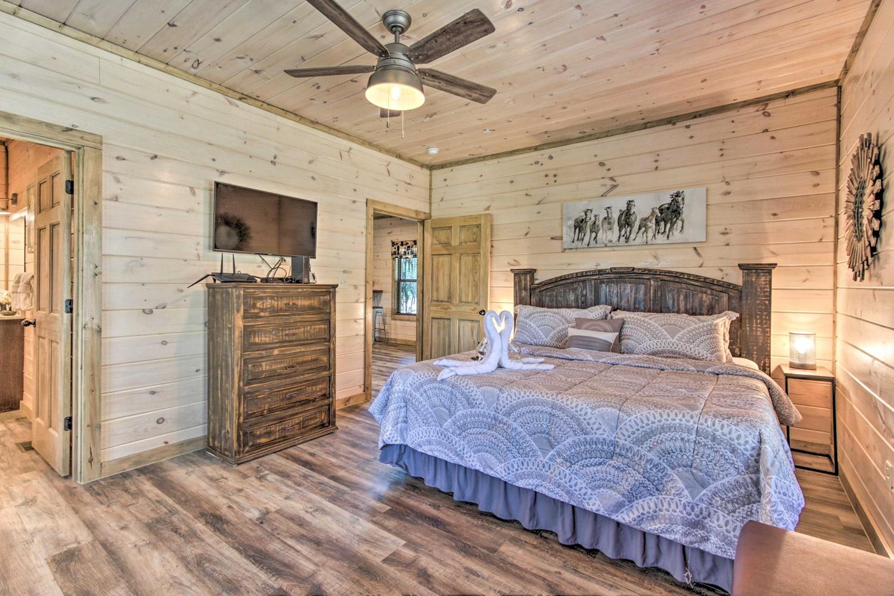 Seven-Bedroom House - Photo 18