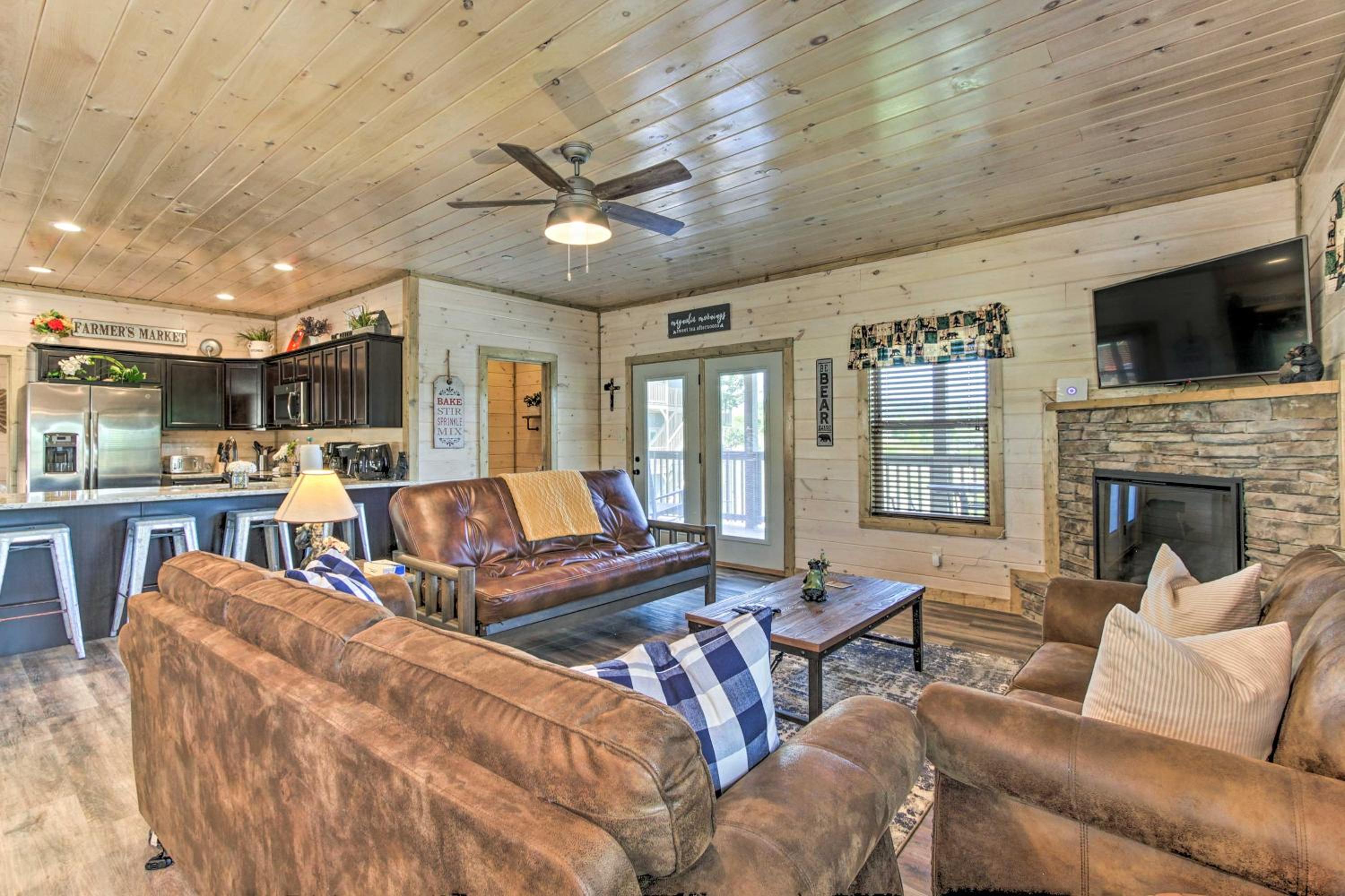 Seven-Bedroom House - Photo 21