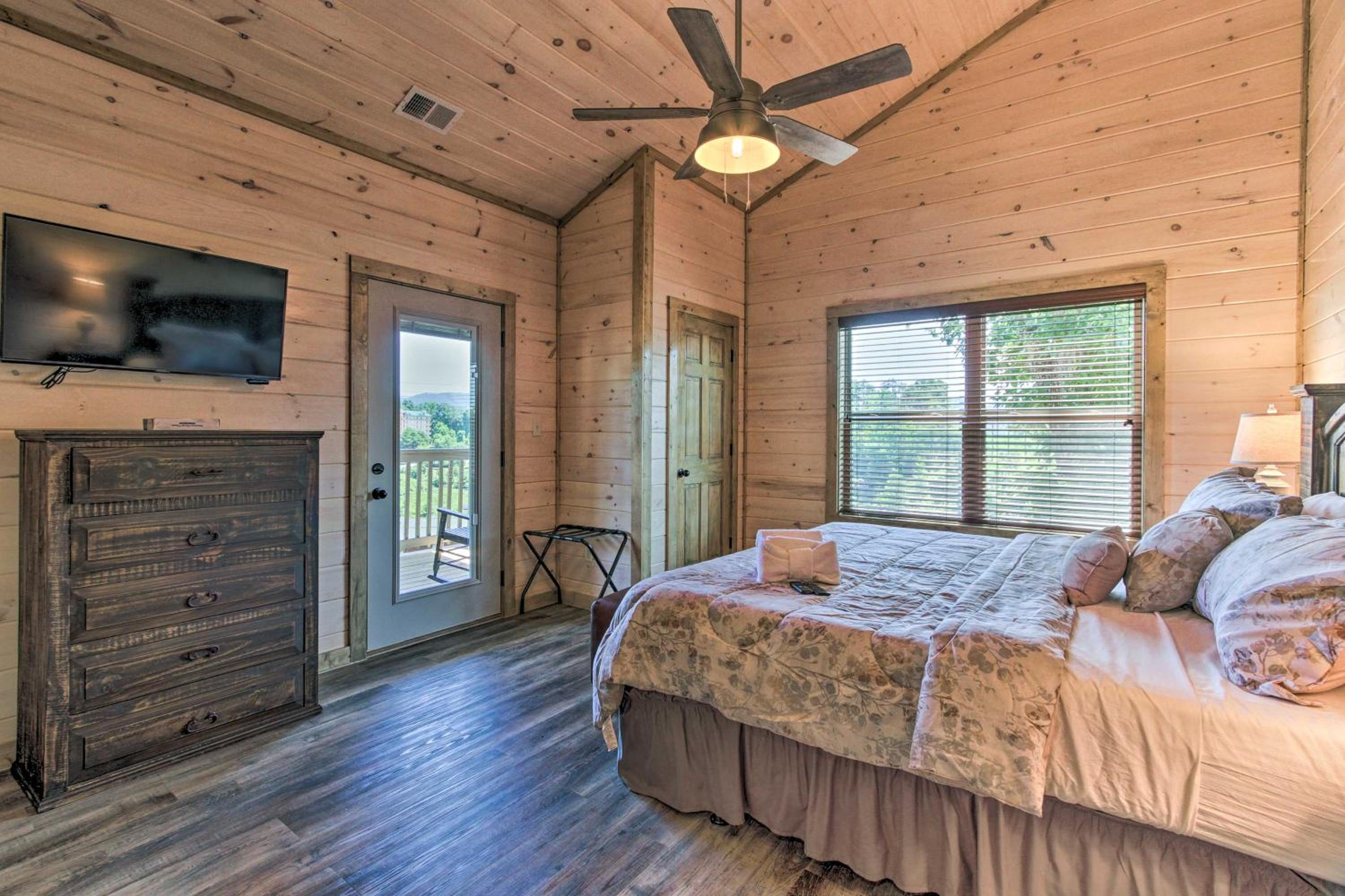 Seven-Bedroom House - Photo 25
