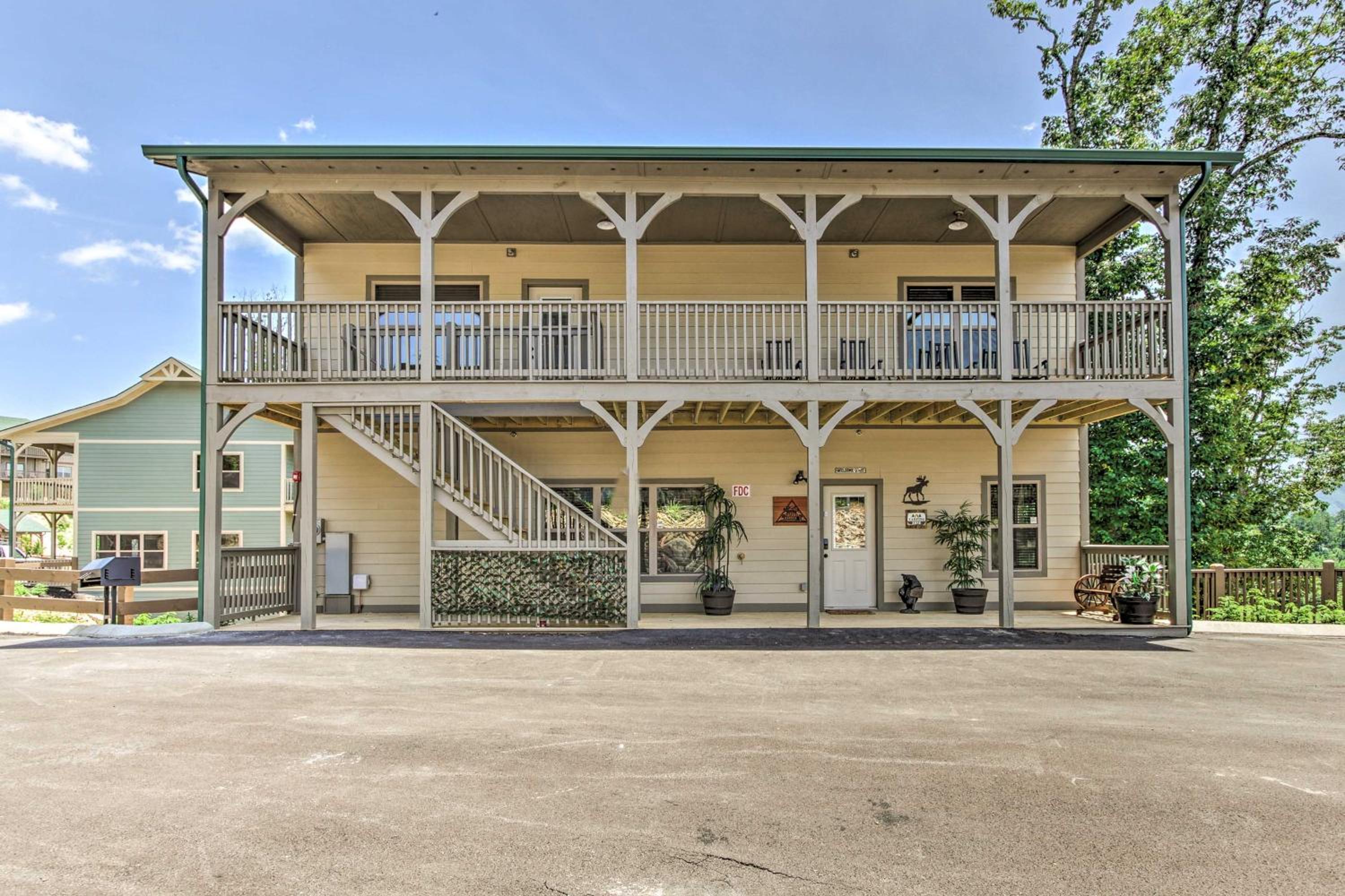 Seven-Bedroom House - Photo 27