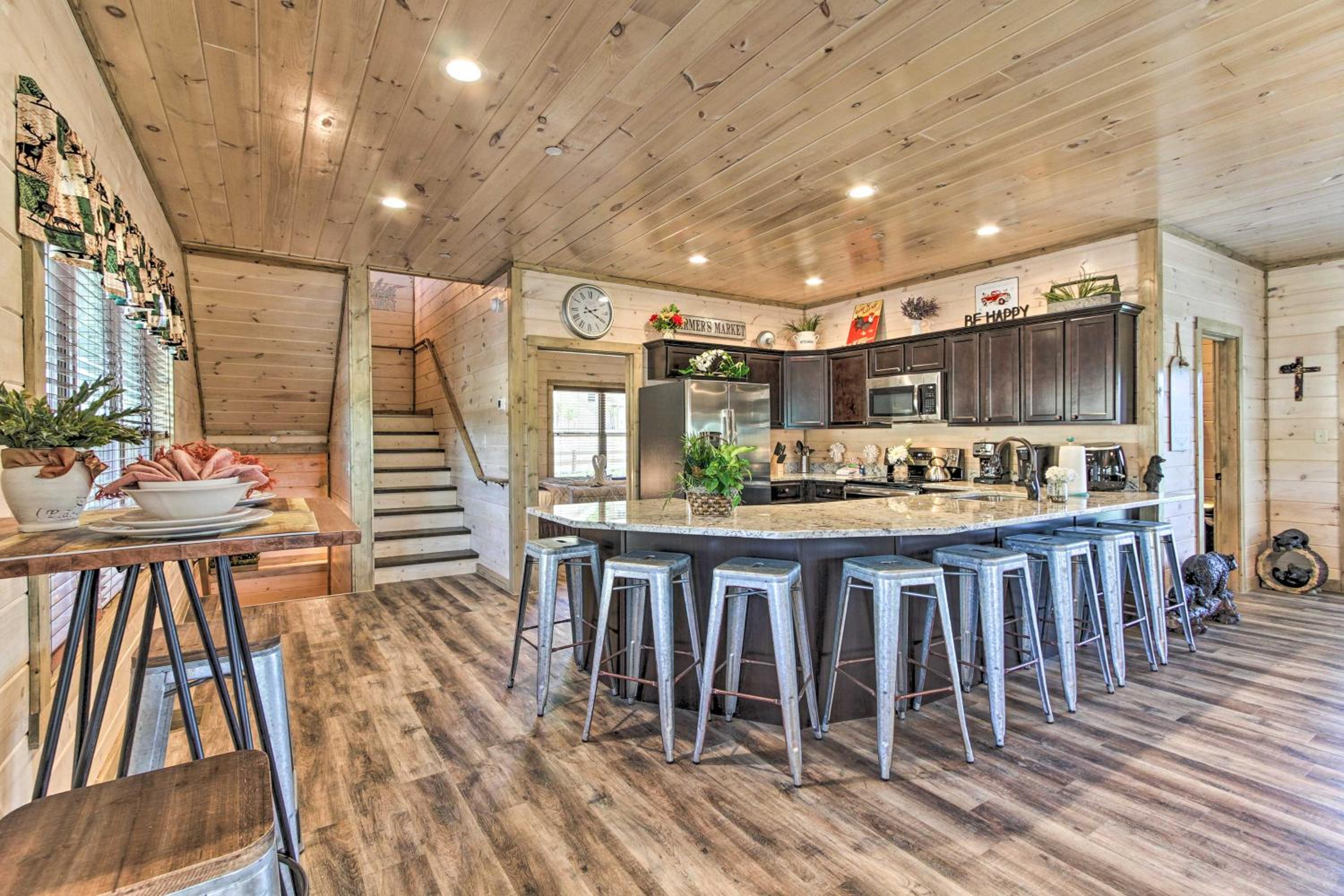 Seven-Bedroom House - Photo 48