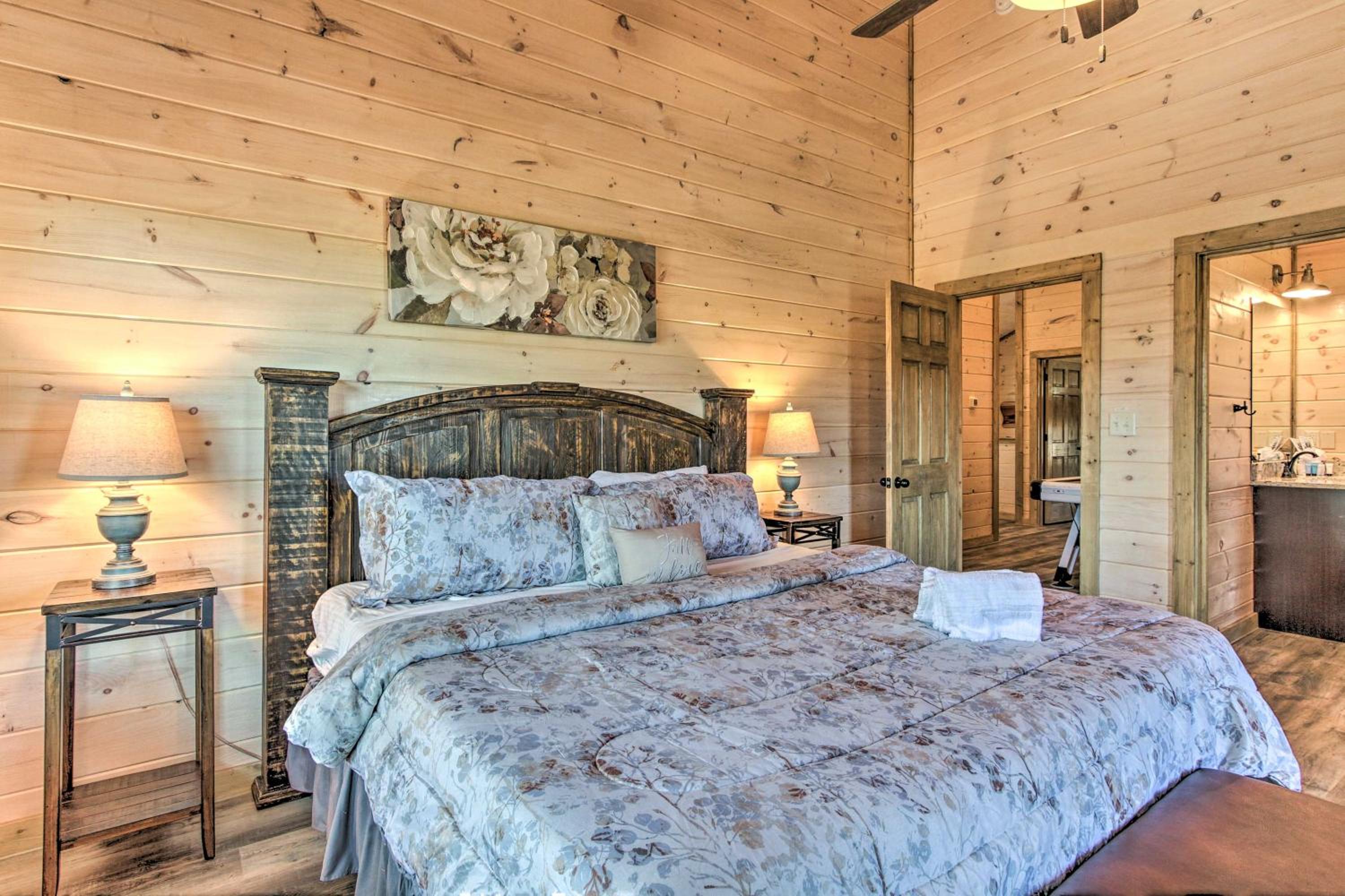 Seven-Bedroom House - Photo 32
