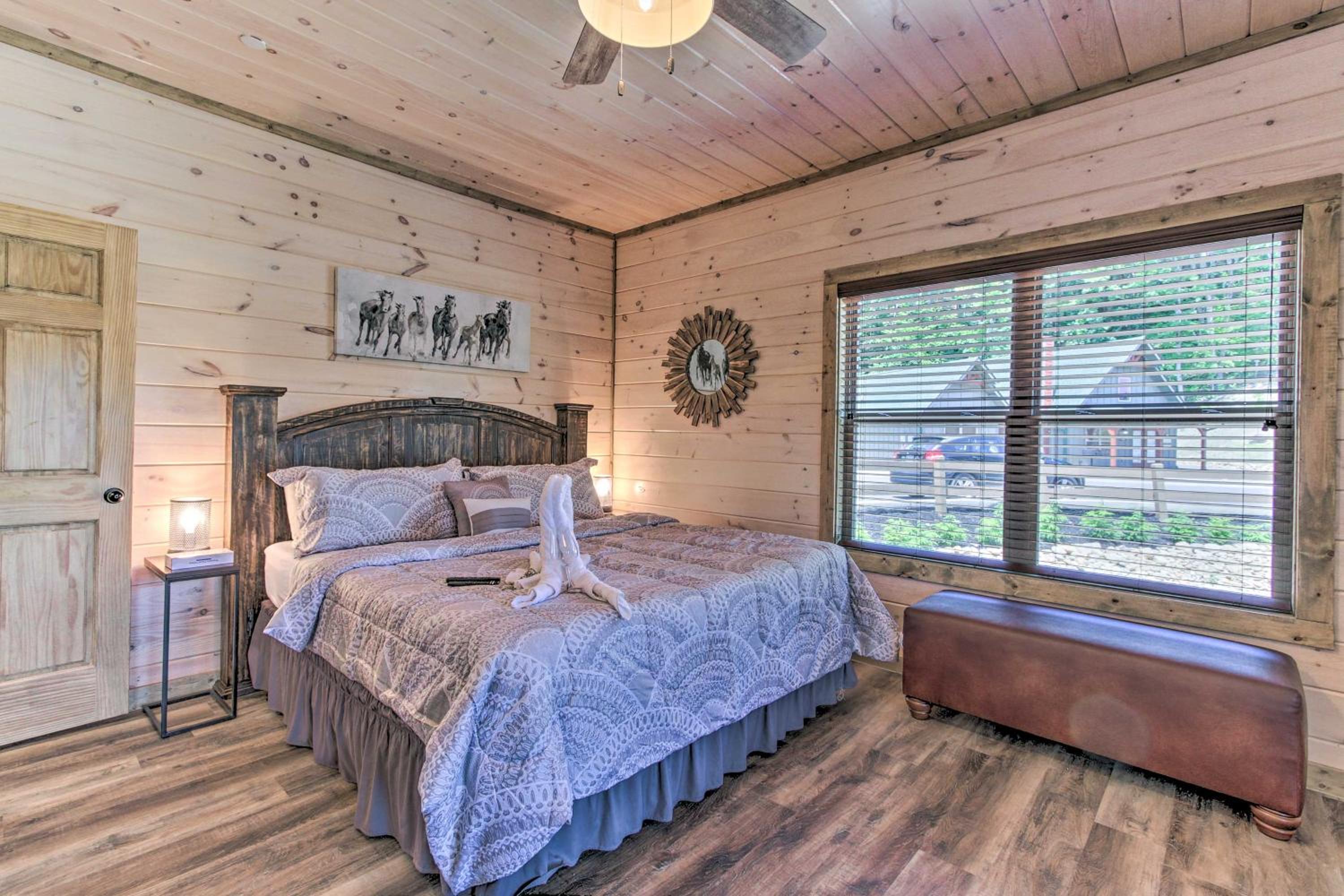 Seven-Bedroom House - Photo 33