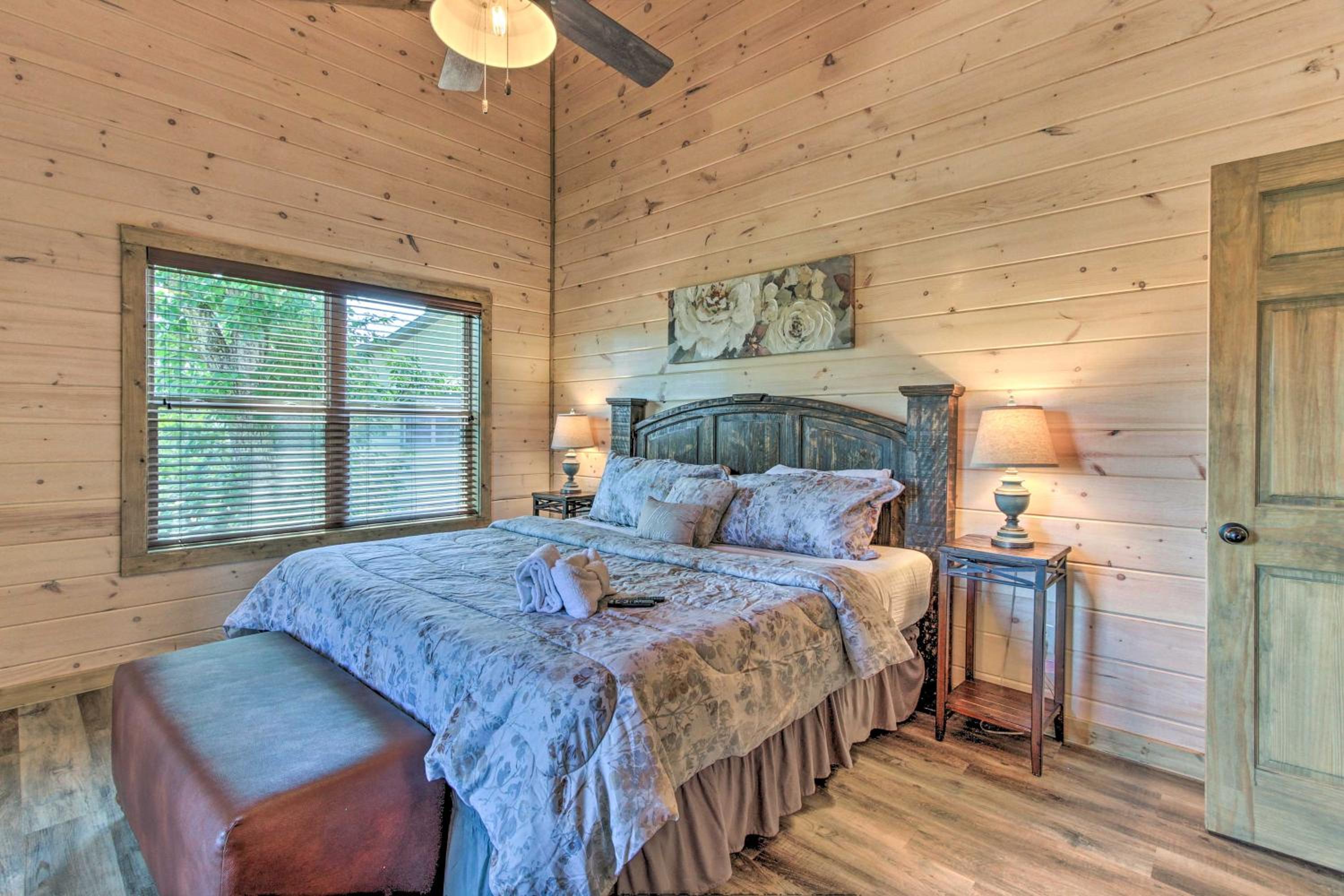 Seven-Bedroom House - Photo 35