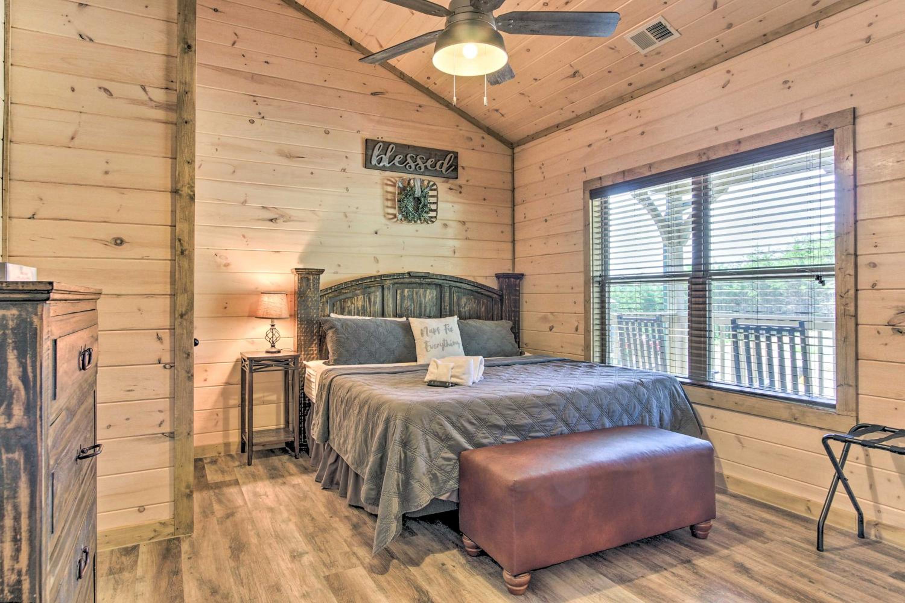 Seven-Bedroom House - Photo 37