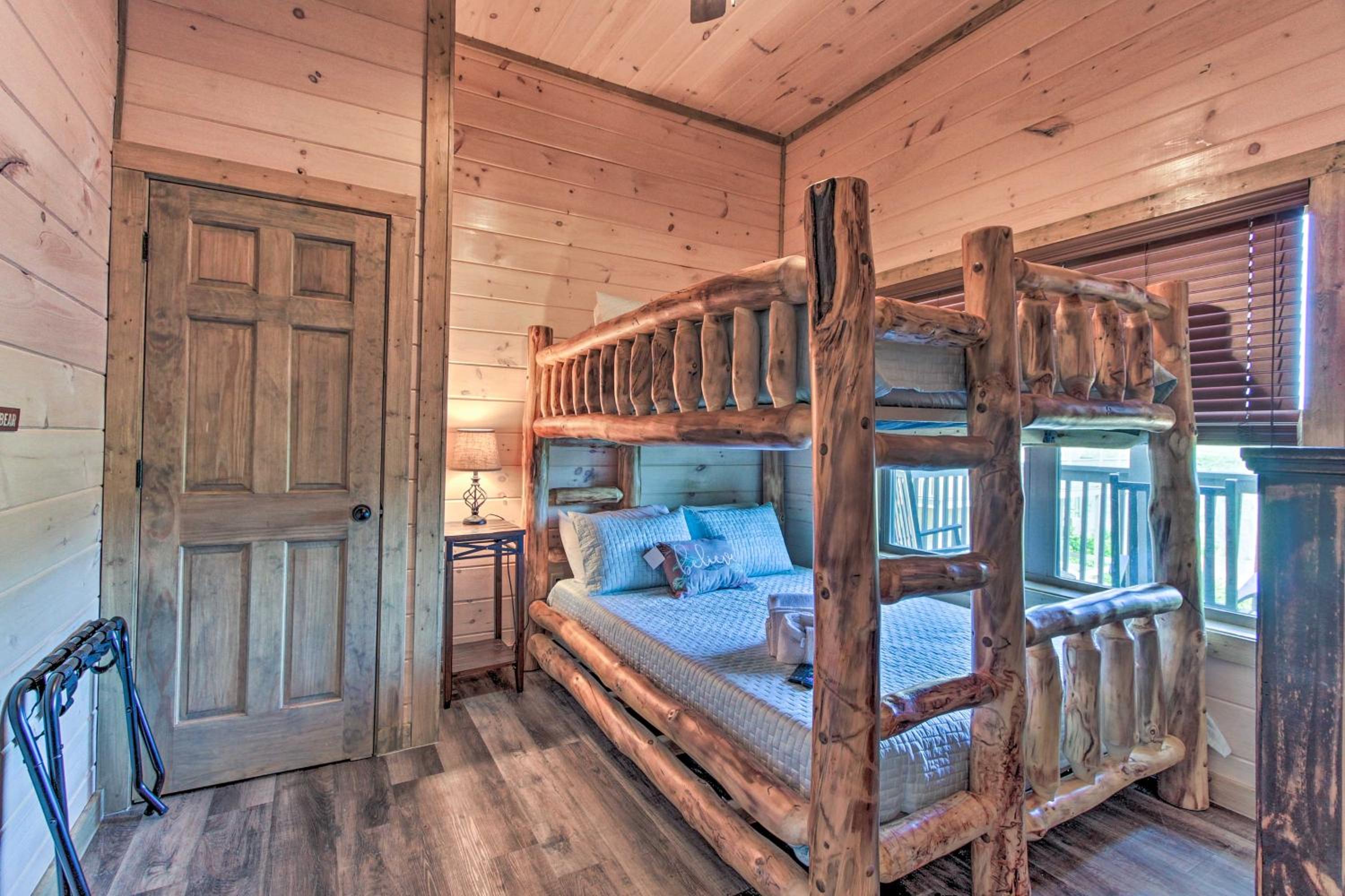 Seven-Bedroom House - Photo 39