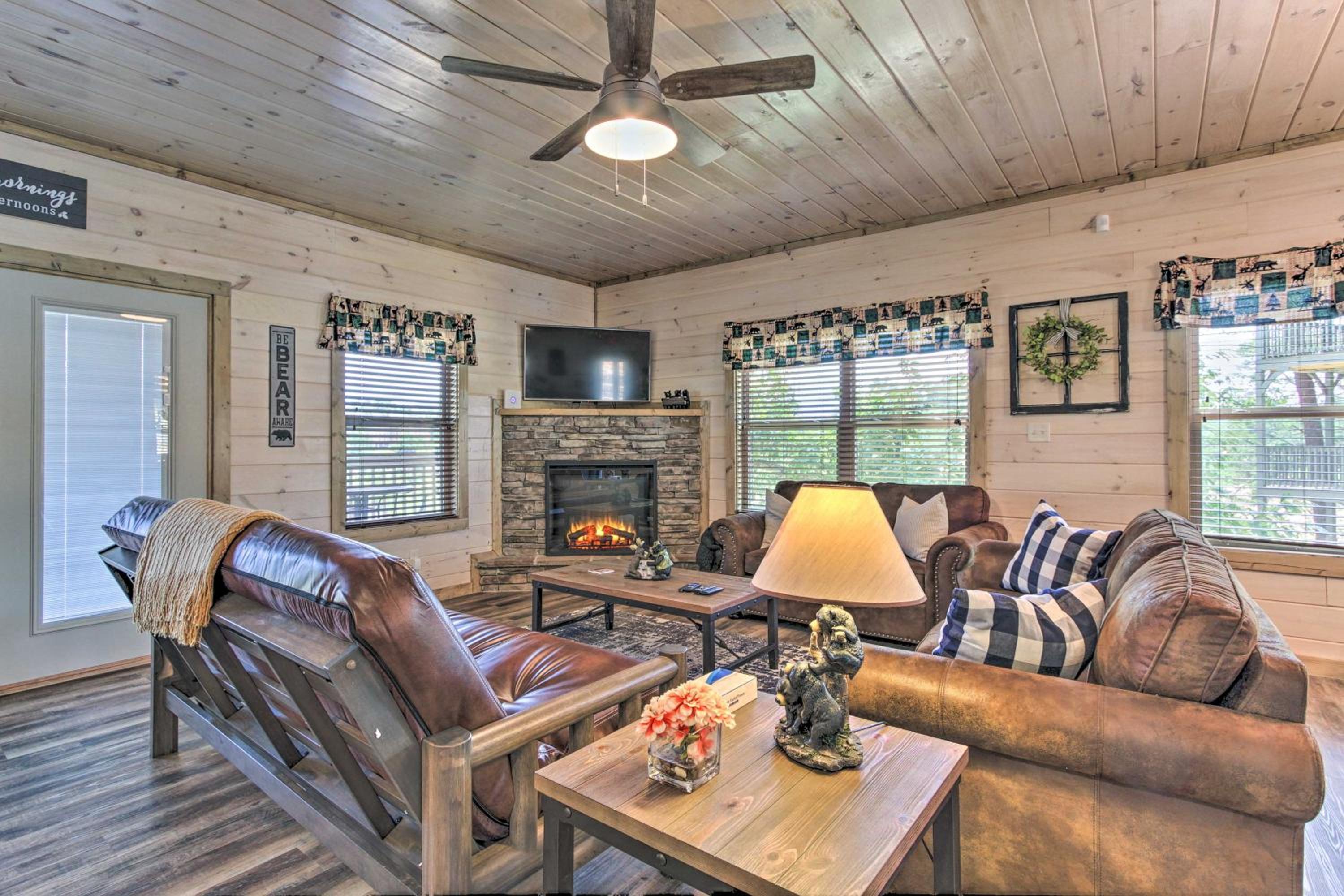 Seven-Bedroom House - Photo 40