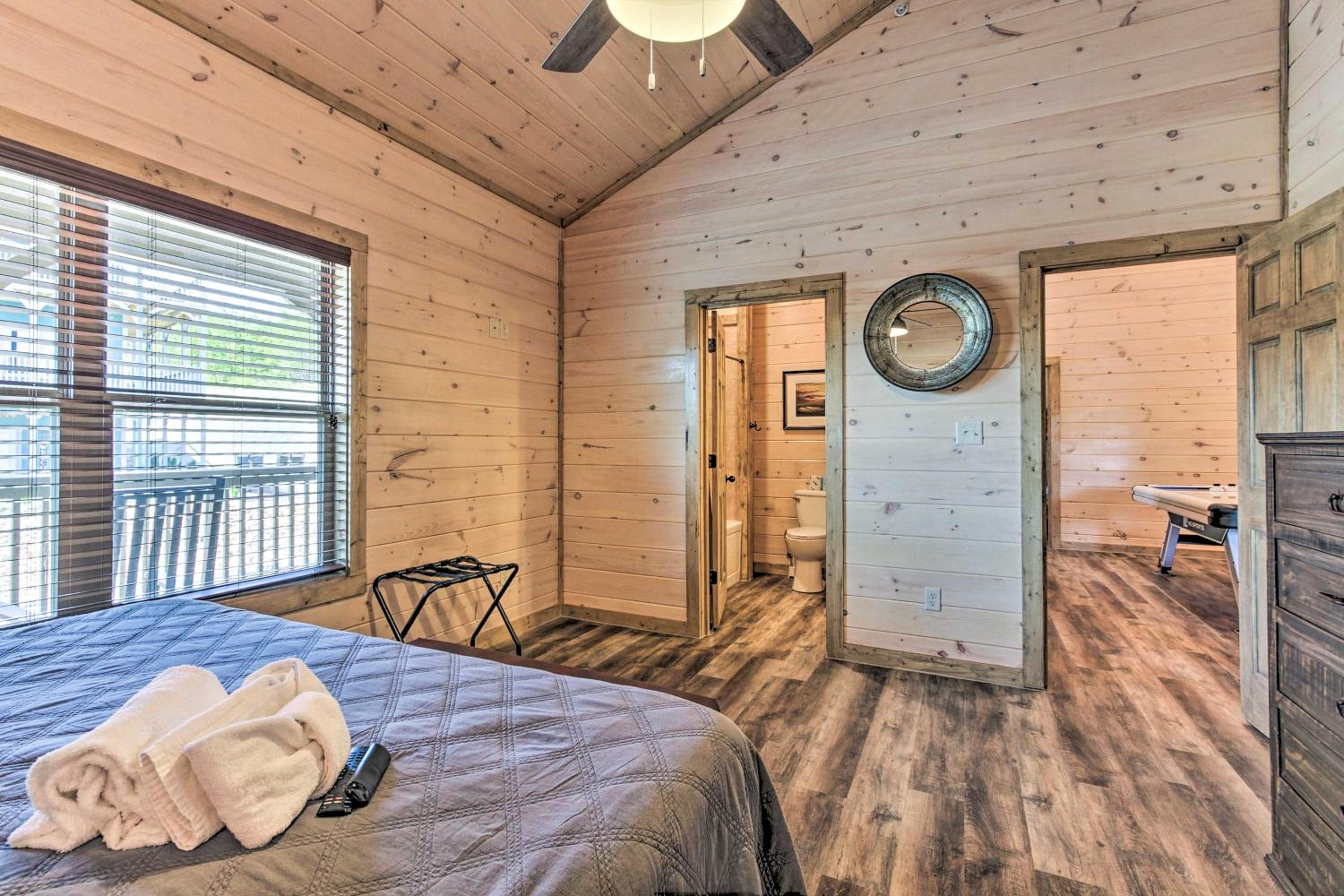 Seven-Bedroom House - Photo 41