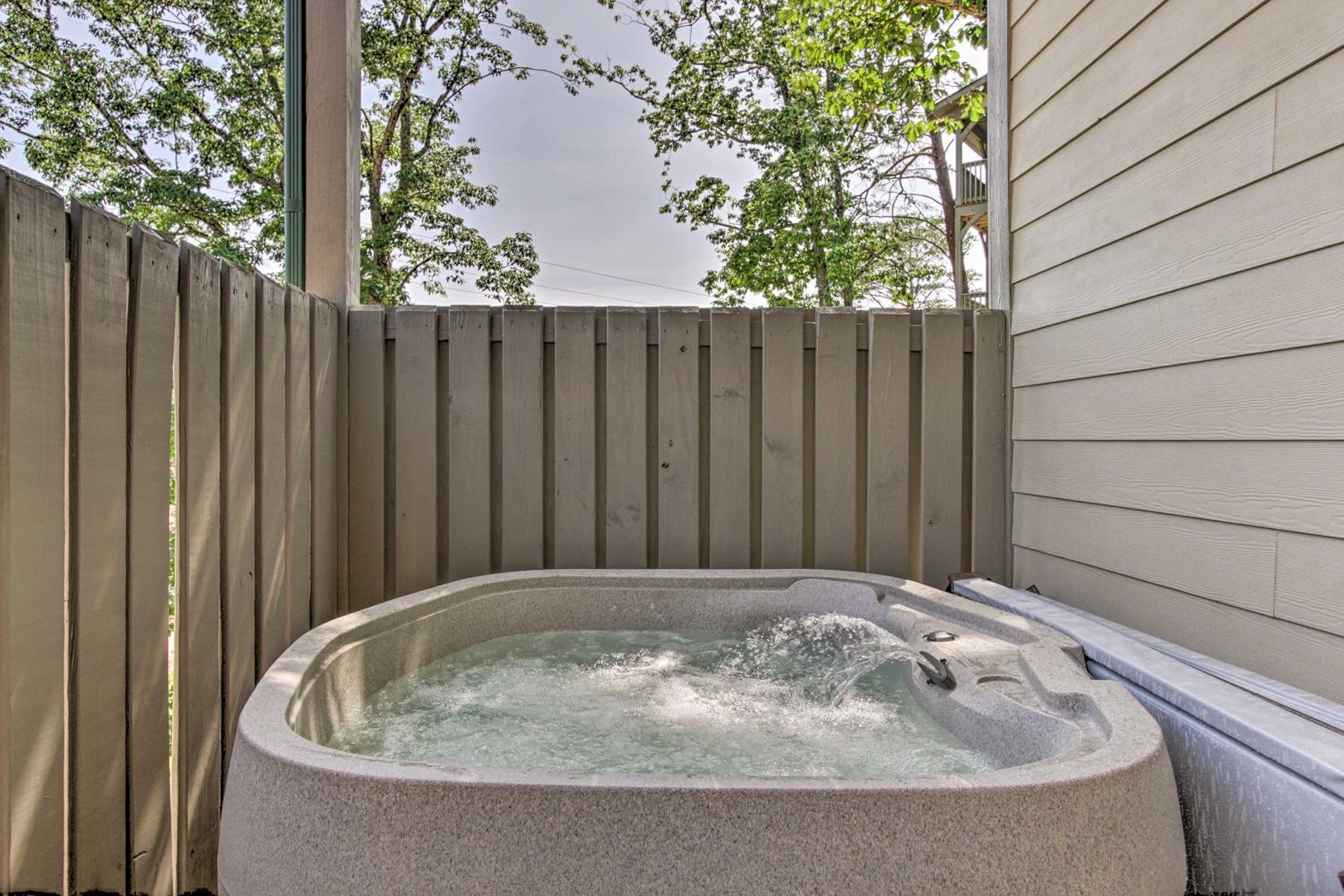Seven-Bedroom House - Photo 47