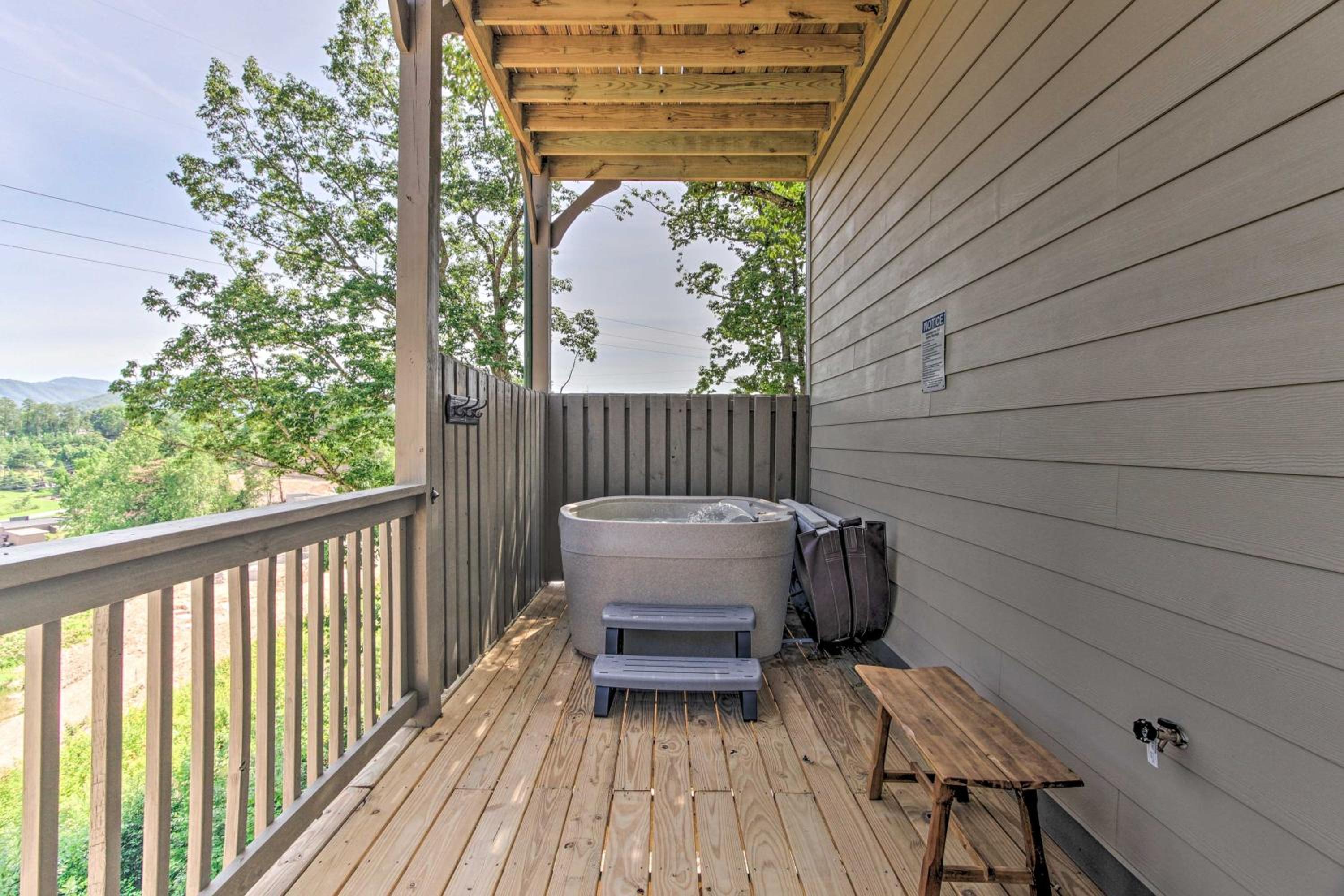 Seven-Bedroom House - Photo 6