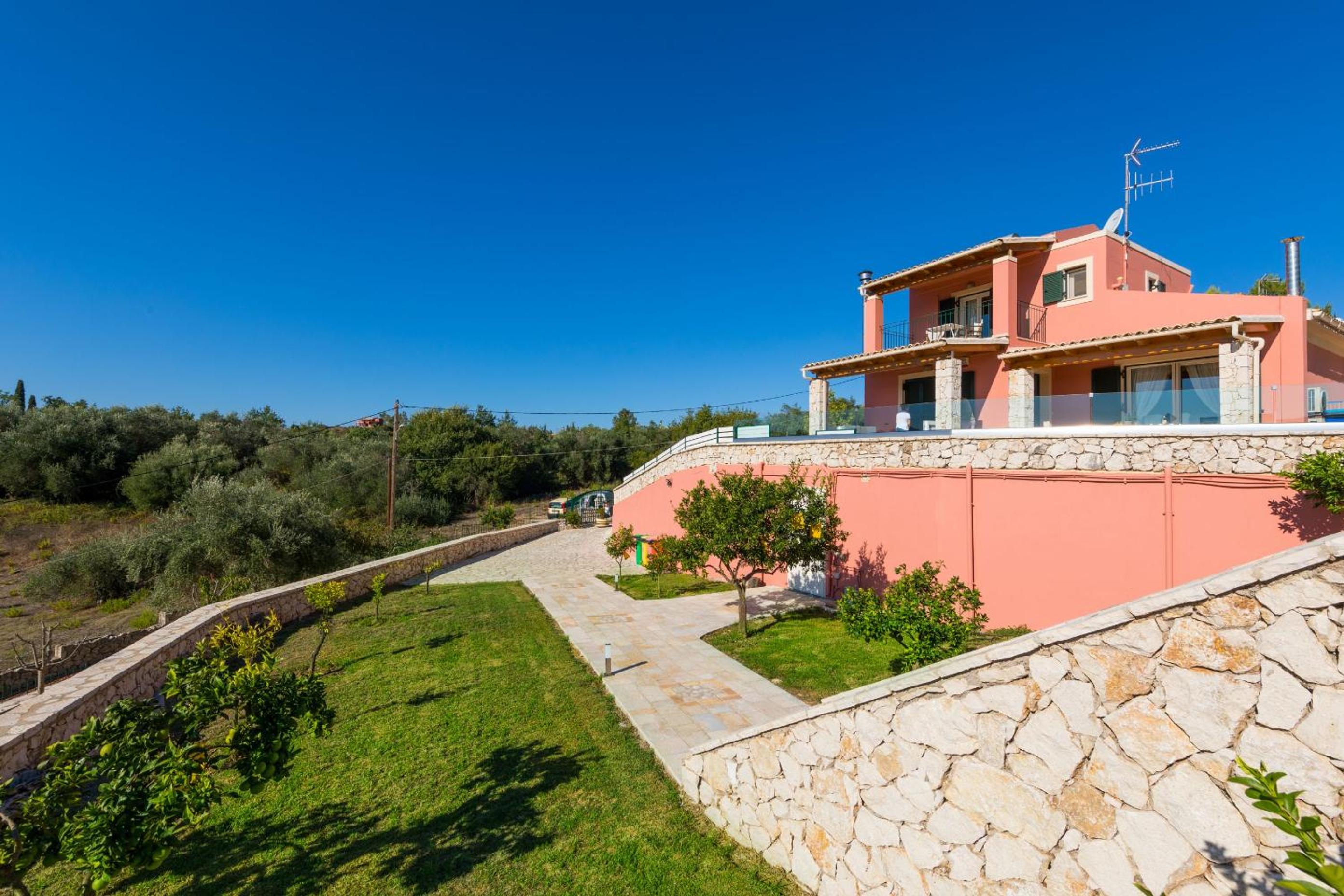 Villa photo 3