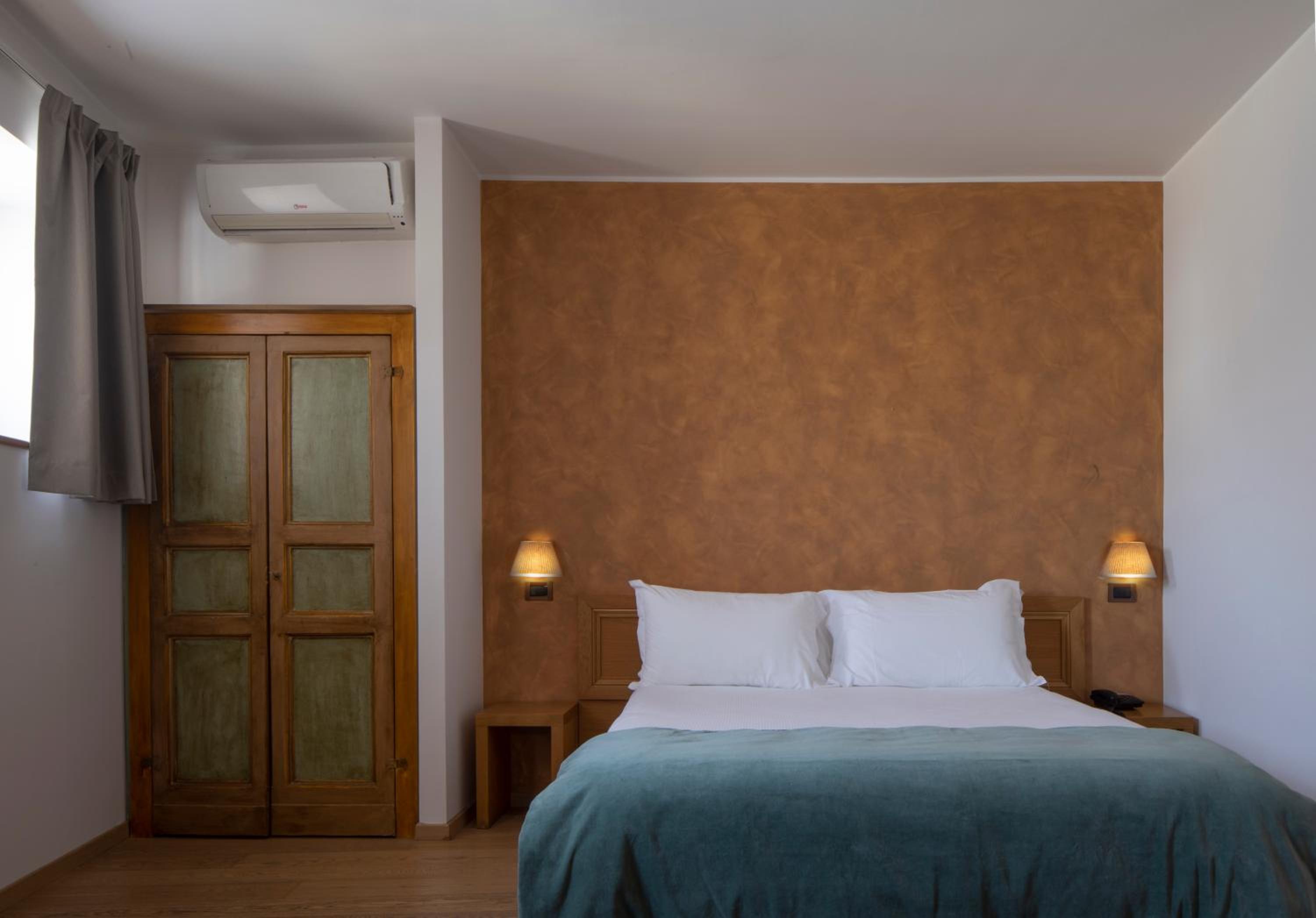 Standard Double or Twin Room photo 2