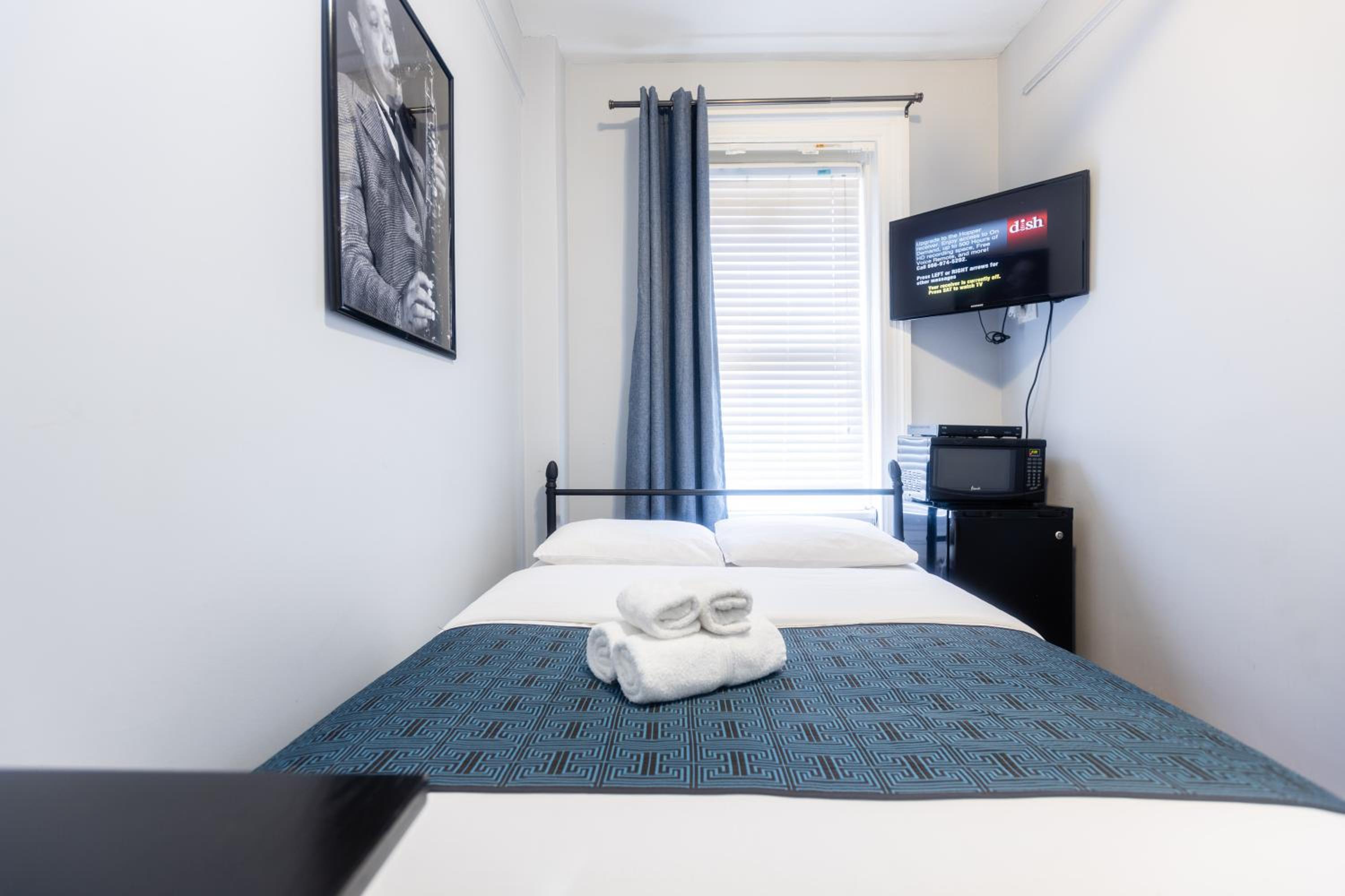 Economy 1 Double Bed Room with Shared Bathroom photo 3