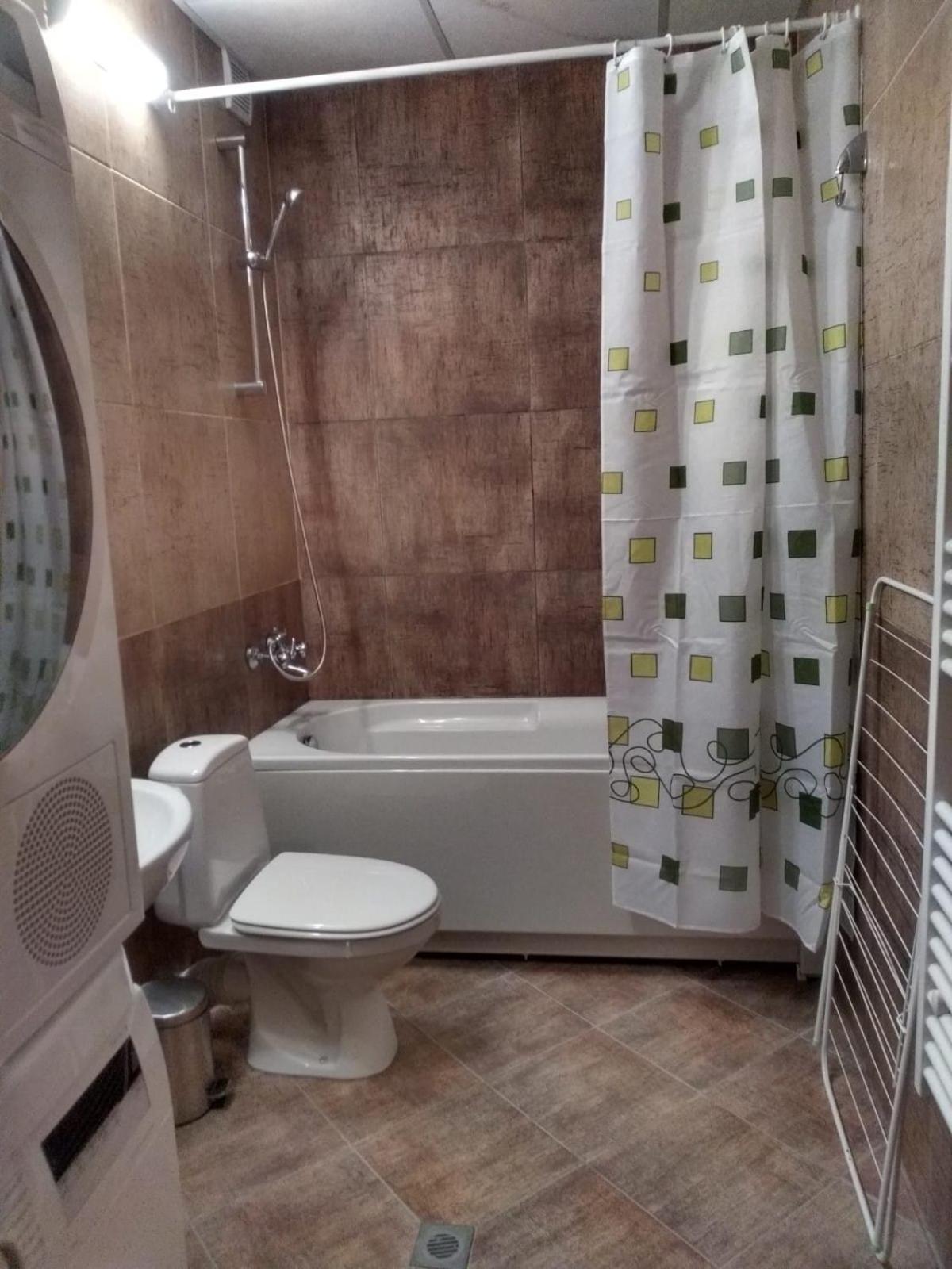 One-Bedroom Apartment - Photo 2